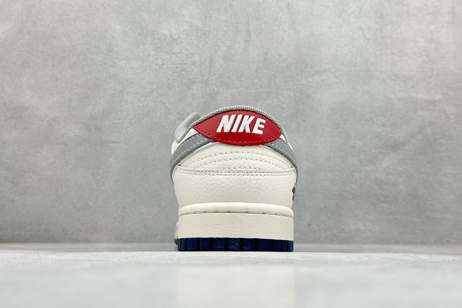 Nike SB Dunk Low“斯图西联名——蓝白灰勾” 高端定制 低帮休闲板鞋 SD6868-107