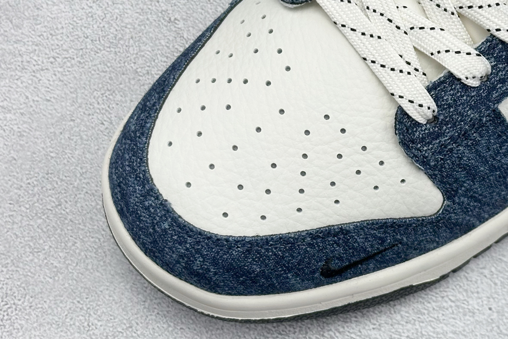 Nike SB Dunk Low“天使联名—牛仔蓝涂鸦” 高端定制 低帮休闲板鞋 XD6188-049