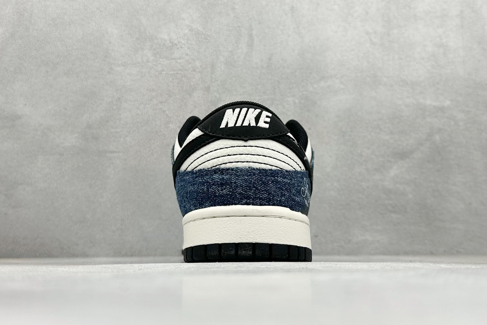 Nike SB Dunk Low“天使联名—牛仔蓝涂鸦” 高端定制 低帮休闲板鞋 XD6188-049