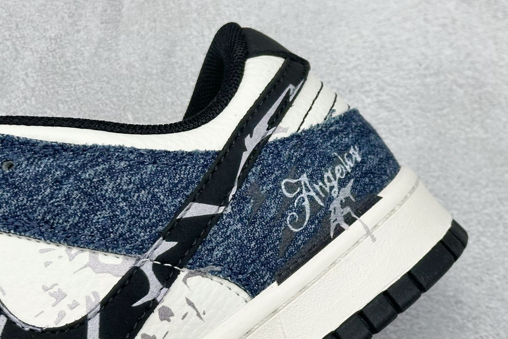 Nike SB Dunk Low“天使联名—牛仔蓝涂鸦” 高端定制 低帮休闲板鞋 XD6188-049