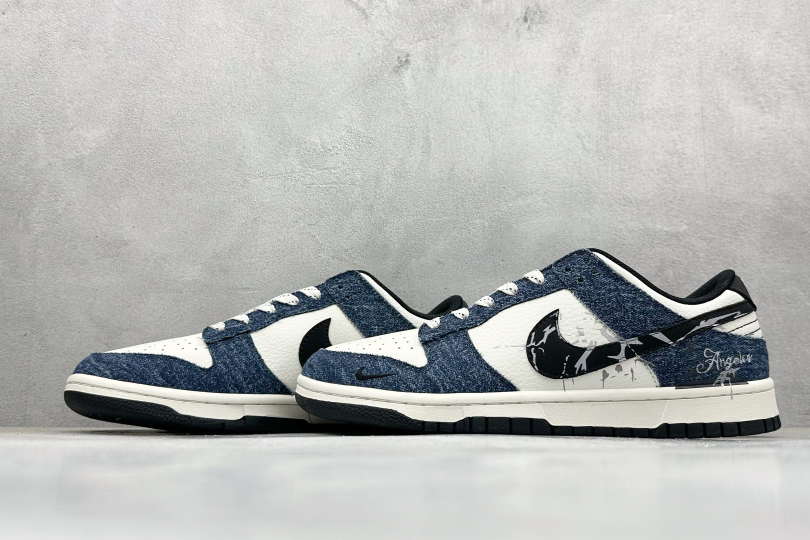Nike SB Dunk Low“天使联名—牛仔蓝涂鸦” 高端定制 低帮休闲板鞋 XD6188-049