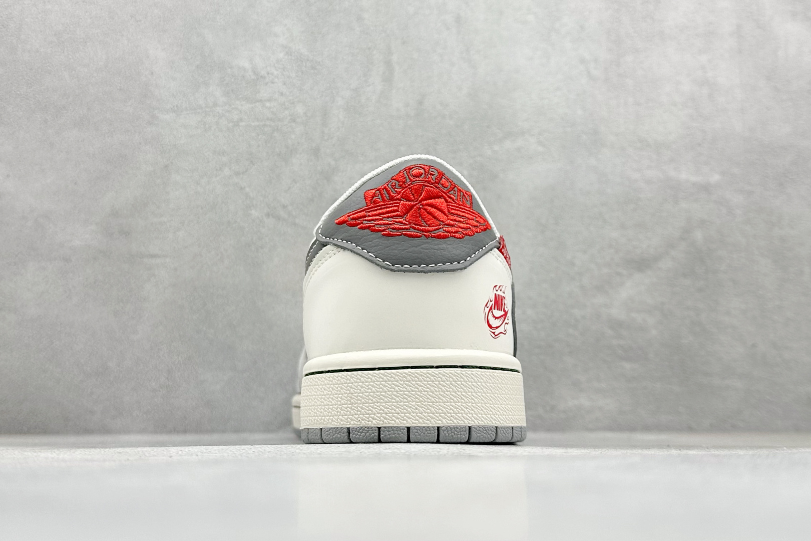 Travis Scott x Nike Air Jordan 1 Low x Supreme Air Jordan 1 Low 反转灰白小勾满天星倒钩 HS8068-043