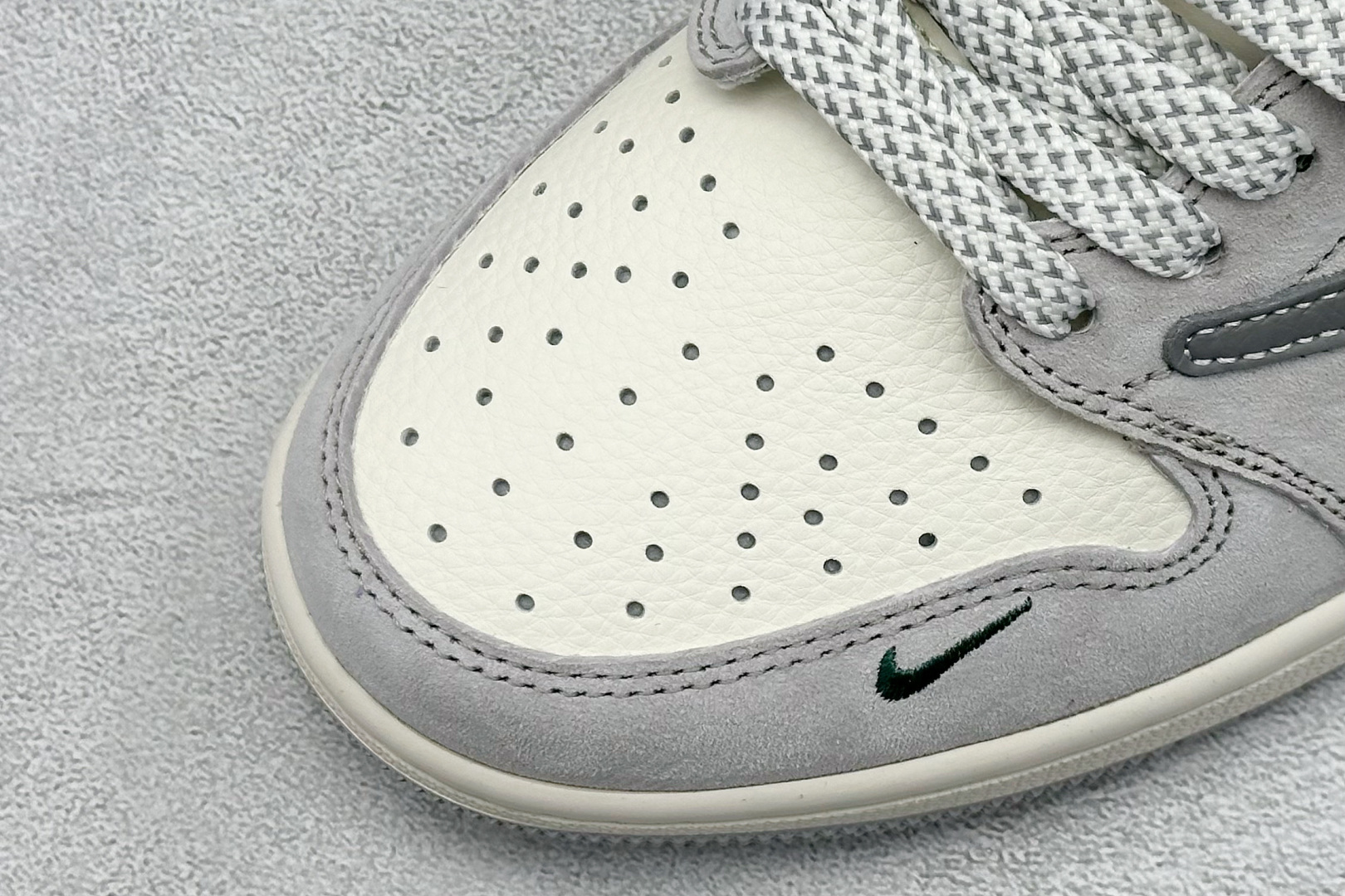 Travis Scott x Nike Air Jordan 1 Low x Supreme Air Jordan 1 Low 反转灰白小勾满天星倒钩 HS8068-043