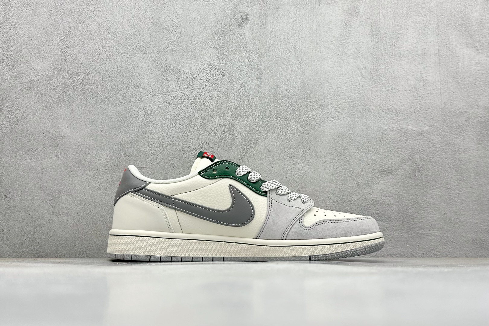 Travis Scott x Nike Air Jordan 1 Low x Supreme Air Jordan 1 Low 反转灰白小勾满天星倒钩 HS8068-043