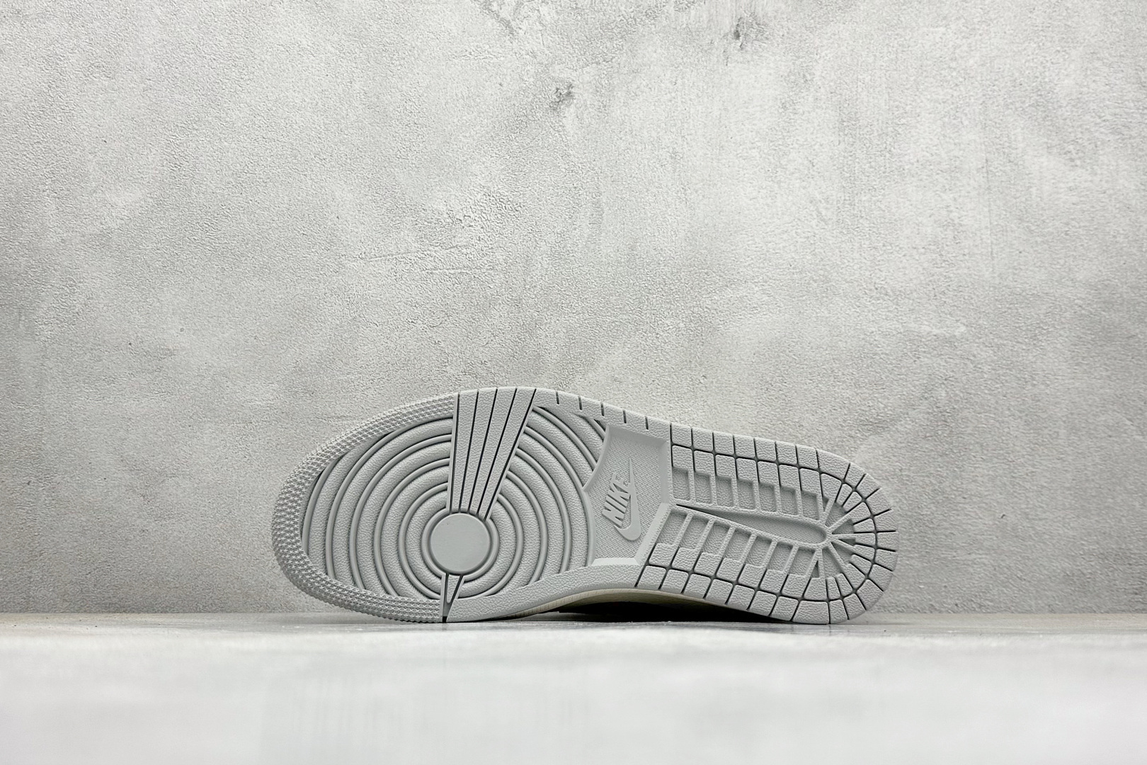 Travis Scott x Nike Air Jordan 1 Low x Supreme Air Jordan 1 Low 反转灰白小勾满天星倒钩 HS8068-043