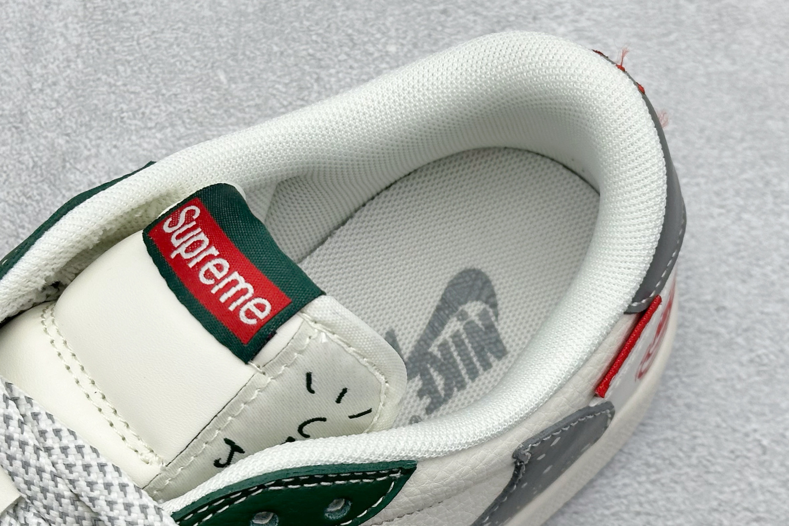 Travis Scott x Nike Air Jordan 1 Low x Supreme Air Jordan 1 Low 反转灰白小勾满天星倒钩 HS8068-043