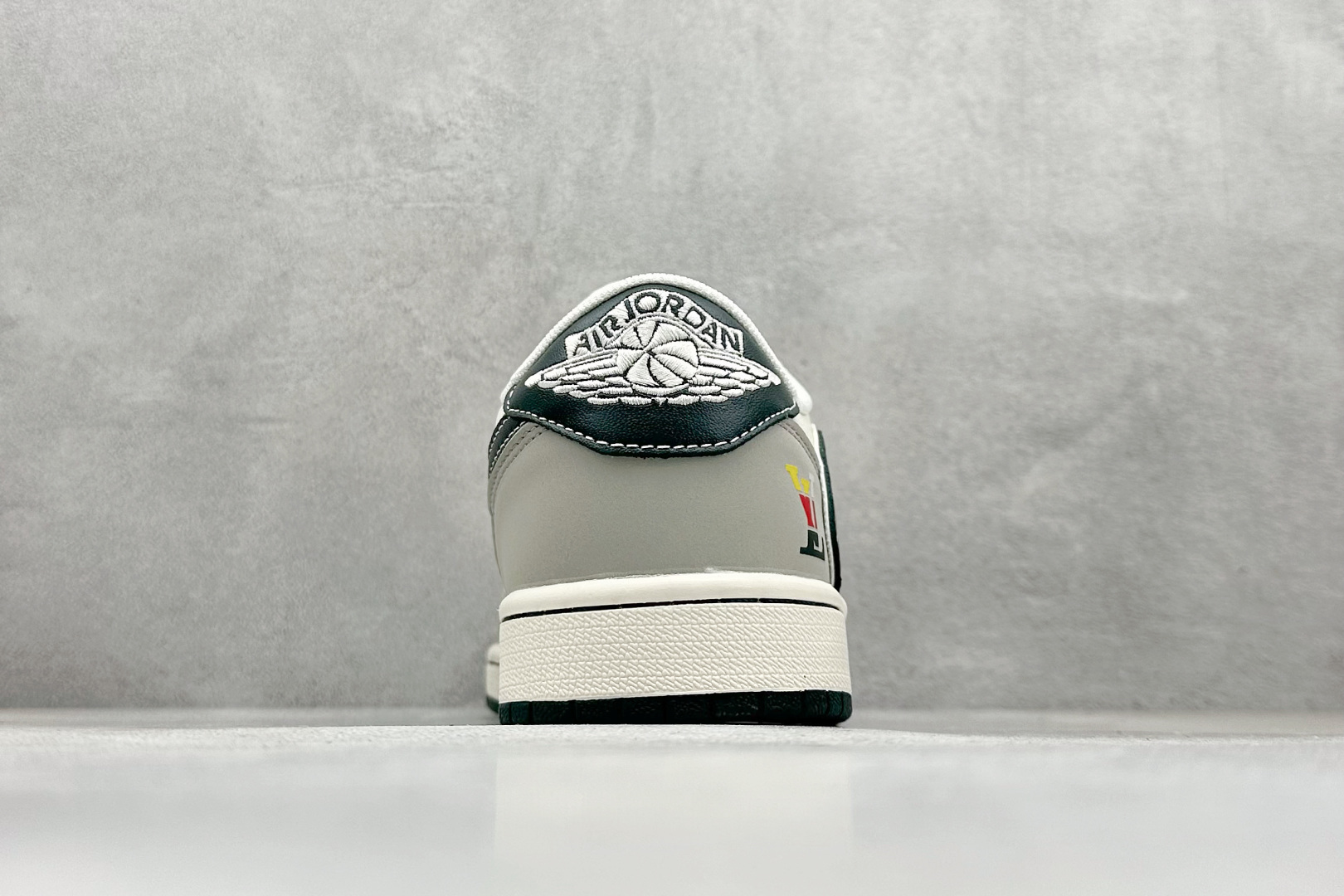 Travis Scott x Nike Air Jordan 1 Low x Louis Vuitton Air Jordan 1 Low 反转灰白小勾满天星倒钩 HS8068-041-莆田鞋,莆田鞋货源,高仿鞋,高仿鞋货源,安福档口,莆田高仿鞋,莆田鞋批发,高仿鞋批发,莆田高仿运动鞋,高仿运动鞋,莆田运动鞋 Travis Scott x Nike Air Jordan 1 Low x Louis Vuitton Air Jordan 1 Low 反转灰白小勾满天星倒钩 HS8068-041