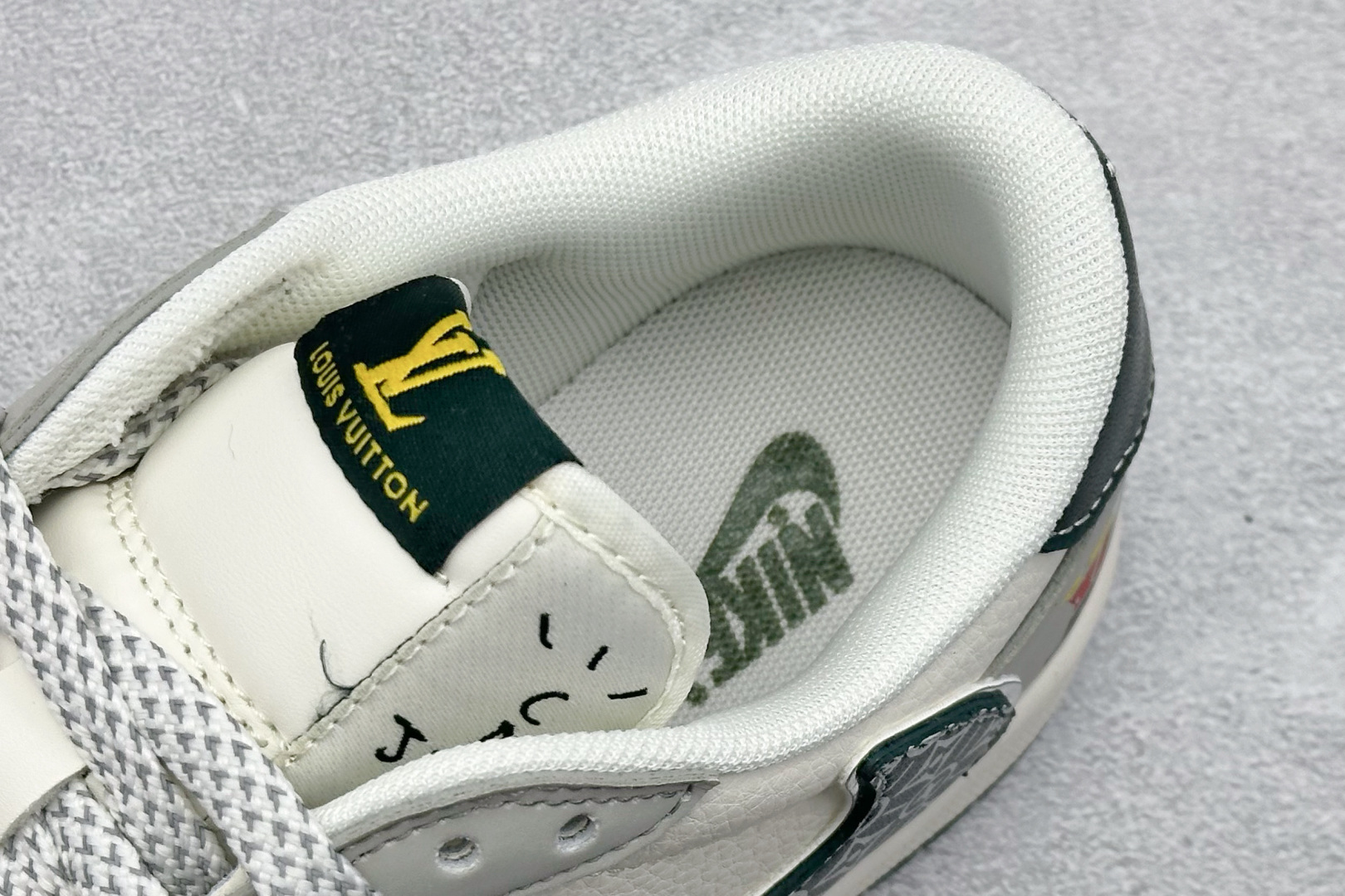 Travis Scott x Nike Air Jordan 1 Low x Louis Vuitton Air Jordan 1 Low 反转灰白小勾满天星倒钩 HS8068-041-莆田鞋,莆田鞋货源,高仿鞋,高仿鞋货源,安福档口,莆田高仿鞋,莆田鞋批发,高仿鞋批发,莆田高仿运动鞋,高仿运动鞋,莆田运动鞋 Travis Scott x Nike Air Jordan 1 Low x Louis Vuitton Air Jordan 1 Low 反转灰白小勾满天星倒钩 HS8068-041