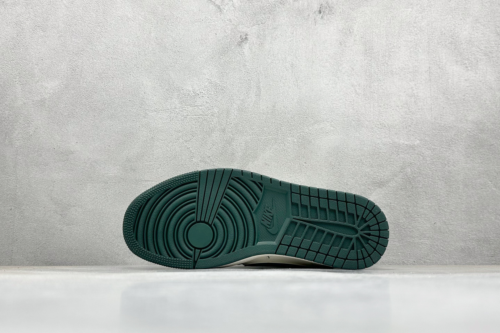 Travis Scott x Nike Air Jordan 1 Low x Louis Vuitton Air Jordan 1 Low 反转灰白小勾满天星倒钩 HS8068-041-莆田鞋,莆田鞋货源,高仿鞋,高仿鞋货源,安福档口,莆田高仿鞋,莆田鞋批发,高仿鞋批发,莆田高仿运动鞋,高仿运动鞋,莆田运动鞋 Travis Scott x Nike Air Jordan 1 Low x Louis Vuitton Air Jordan 1 Low 反转灰白小勾满天星倒钩 HS8068-041