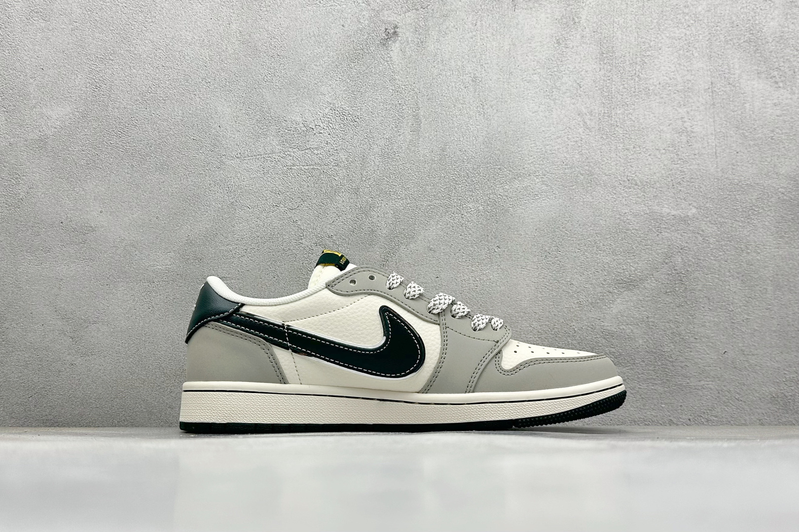 Travis Scott x Nike Air Jordan 1 Low x Louis Vuitton Air Jordan 1 Low 反转灰白小勾满天星倒钩 HS8068-041-莆田鞋,莆田鞋货源,高仿鞋,高仿鞋货源,安福档口,莆田高仿鞋,莆田鞋批发,高仿鞋批发,莆田高仿运动鞋,高仿运动鞋,莆田运动鞋 Travis Scott x Nike Air Jordan 1 Low x Louis Vuitton Air Jordan 1 Low 反转灰白小勾满天星倒钩 HS8068-041