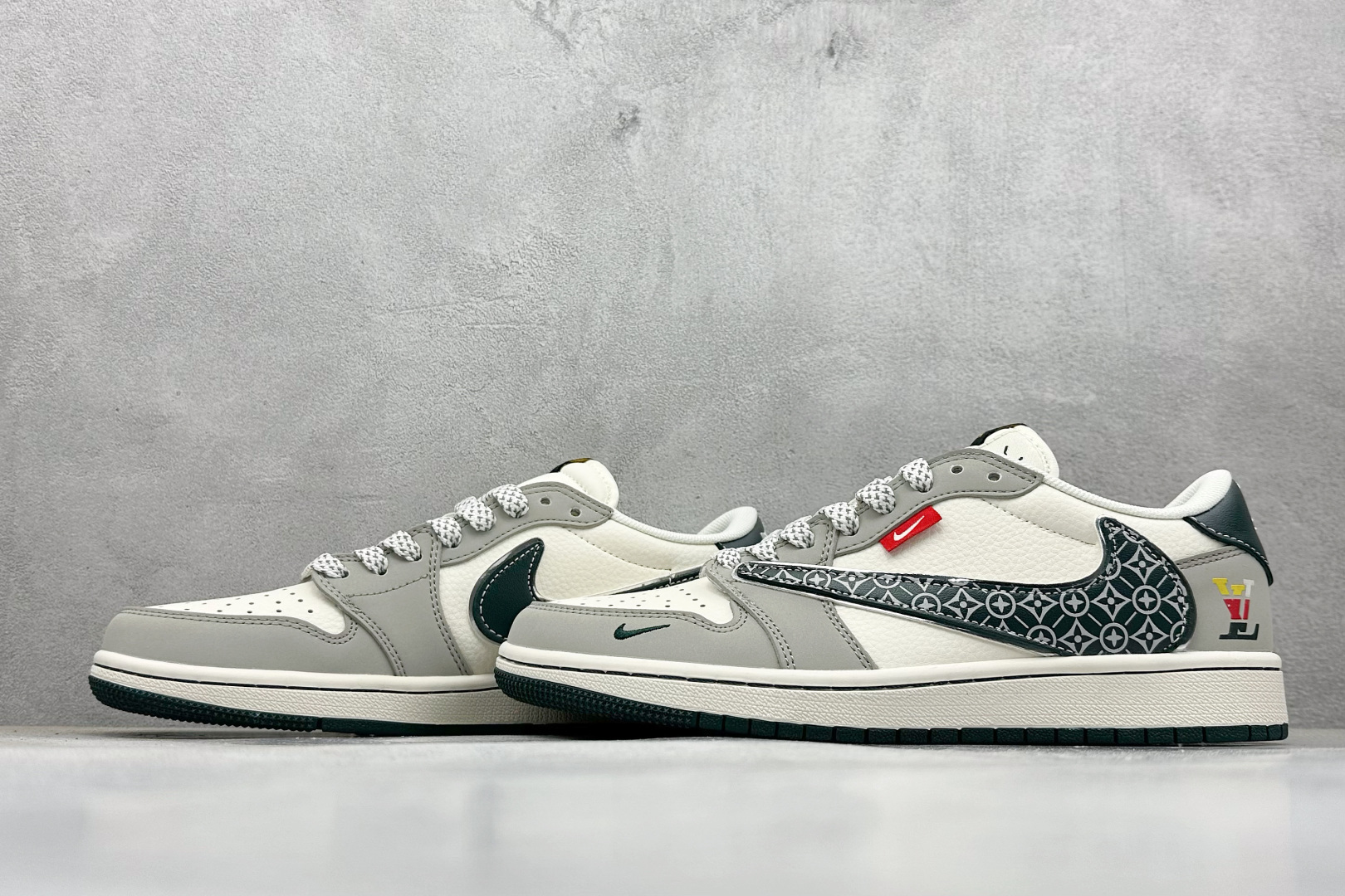 Travis Scott x Nike Air Jordan 1 Low x Louis Vuitton Air Jordan 1 Low 反转灰白小勾满天星倒钩 HS8068-041-莆田鞋,莆田鞋货源,高仿鞋,高仿鞋货源,安福档口,莆田高仿鞋,莆田鞋批发,高仿鞋批发,莆田高仿运动鞋,高仿运动鞋,莆田运动鞋 Travis Scott x Nike Air Jordan 1 Low x Louis Vuitton Air Jordan 1 Low 反转灰白小勾满天星倒钩 HS8068-041