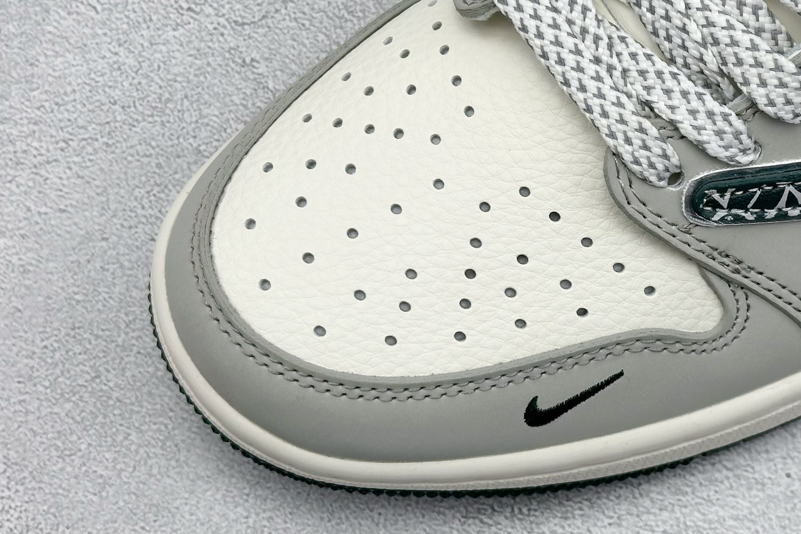 Travis Scott x Nike Air Jordan 1 Low x Louis Vuitton Air Jordan 1 Low 反转灰白小勾满天星倒钩 HS8068-041-莆田鞋,莆田鞋货源,高仿鞋,高仿鞋货源,安福档口,莆田高仿鞋,莆田鞋批发,高仿鞋批发,莆田高仿运动鞋,高仿运动鞋,莆田运动鞋 Travis Scott x Nike Air Jordan 1 Low x Louis Vuitton Air Jordan 1 Low 反转灰白小勾满天星倒钩 HS8068-041