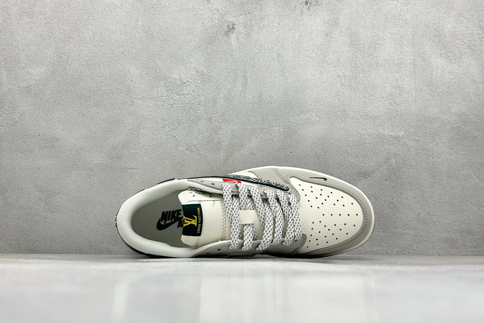 Travis Scott x Nike Air Jordan 1 Low x Louis Vuitton Air Jordan 1 Low 反转灰白小勾满天星倒钩 HS8068-041-莆田鞋,莆田鞋货源,高仿鞋,高仿鞋货源,安福档口,莆田高仿鞋,莆田鞋批发,高仿鞋批发,莆田高仿运动鞋,高仿运动鞋,莆田运动鞋 Travis Scott x Nike Air Jordan 1 Low x Louis Vuitton Air Jordan 1 Low 反转灰白小勾满天星倒钩 HS8068-041
