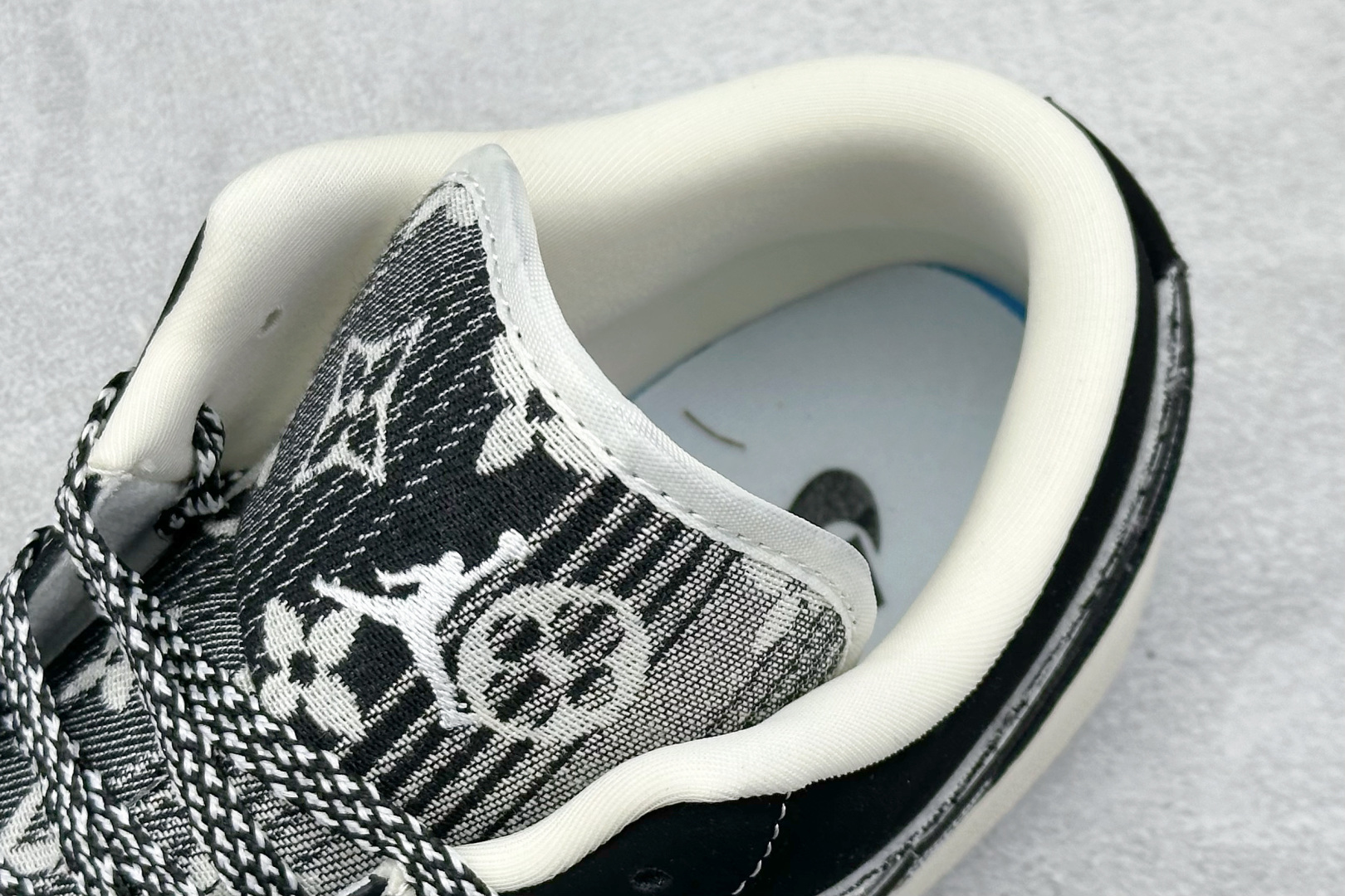 Air Jordan 1 Low AJ1 乔1 “LV路易威登联名---白黑帆布印花”高端定制 低帮复古篮球鞋 LR2025-009