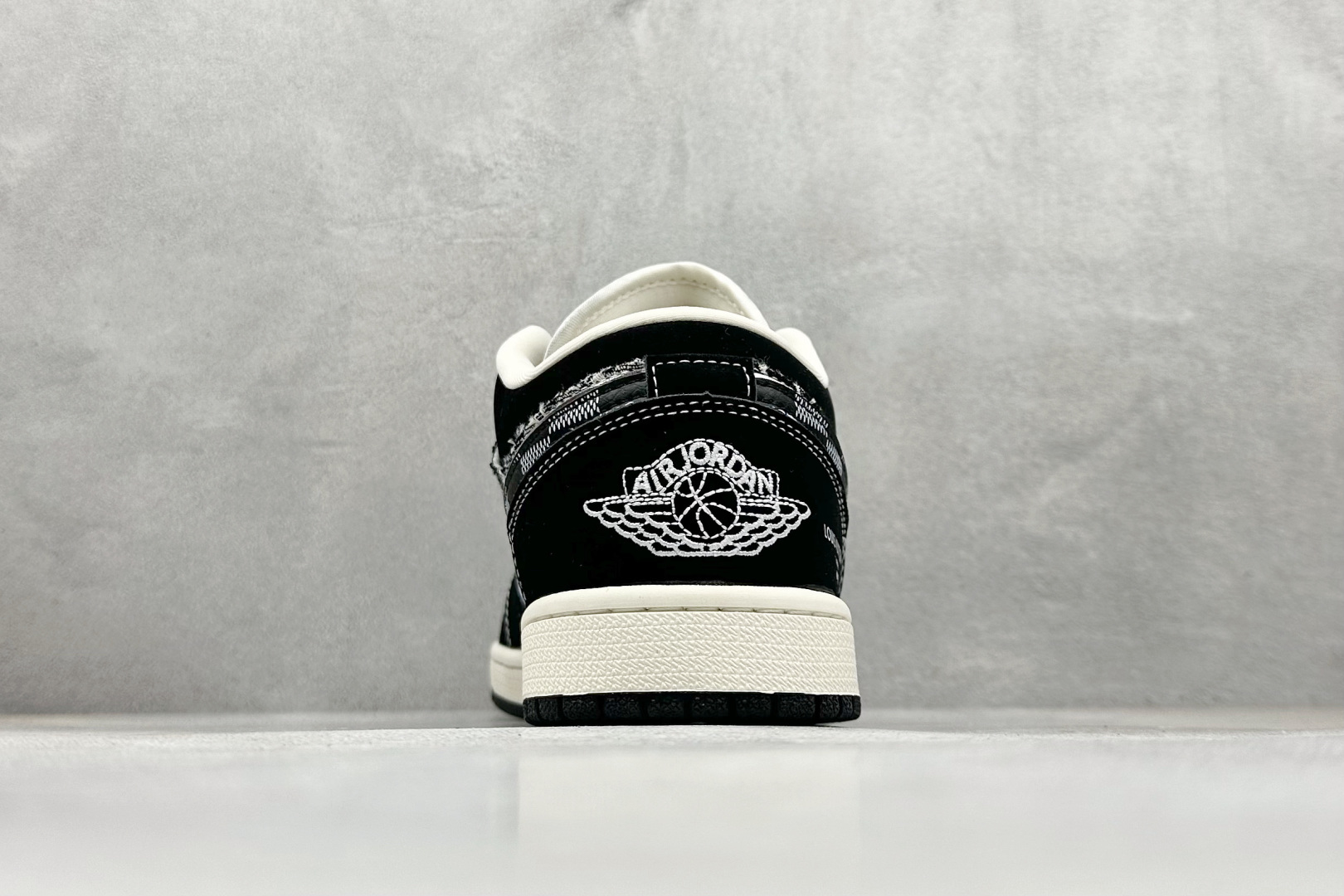 Air Jordan 1 Low AJ1 乔1 “LV路易威登联名---白黑帆布印花”高端定制 低帮复古篮球鞋 LR2025-009