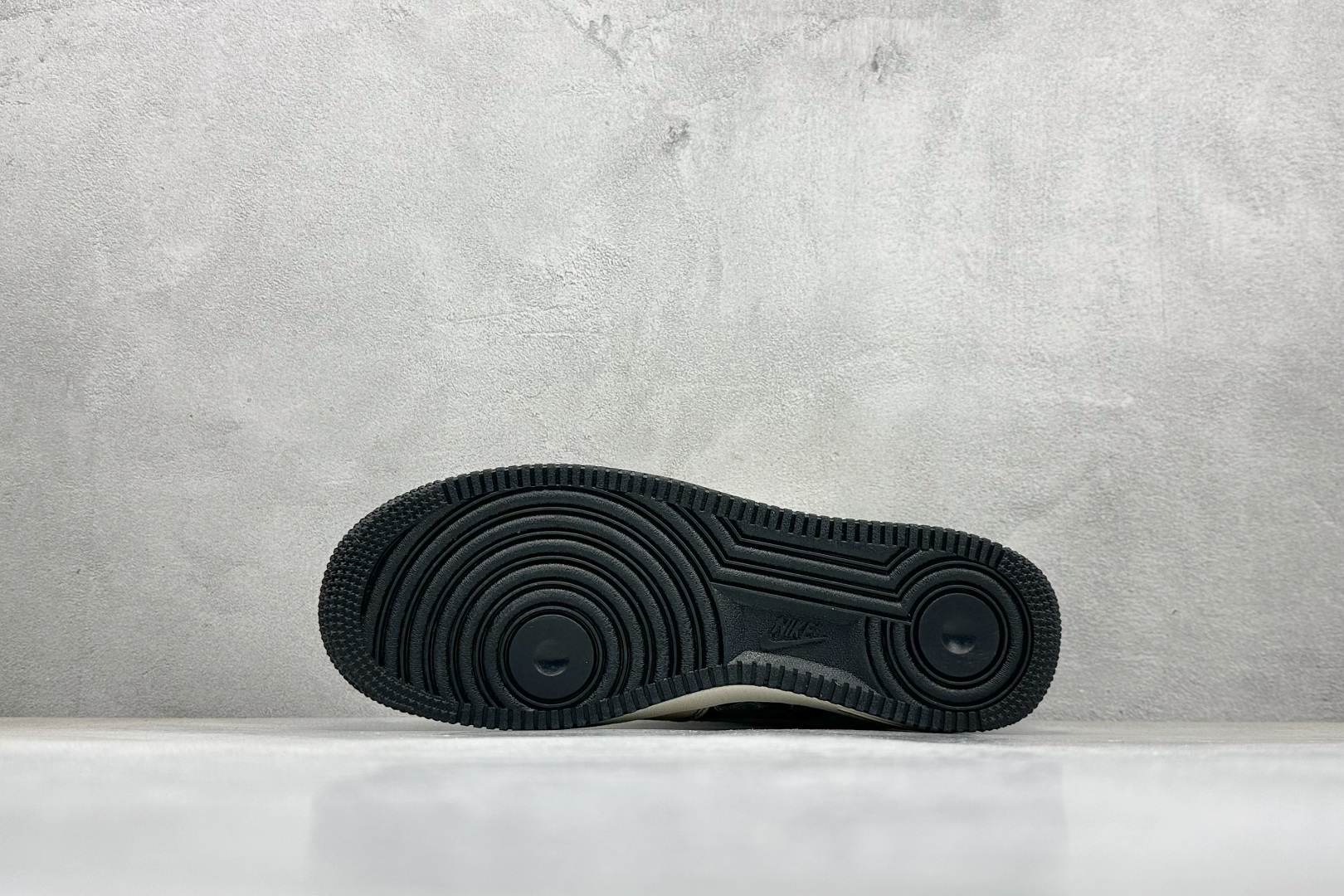 SC版Nike Air Force 1'07 Low 腰果花 经典白黑 空军一号低帮休闲板鞋 ZD1988-005-莆田鞋,莆田鞋货源,高仿鞋,高仿鞋货源,安福档口,莆田高仿鞋,莆田鞋批发,高仿鞋批发,莆田高仿运动鞋,高仿运动鞋,莆田运动鞋 SC版Nike Air Force 1'07 Low 腰果花 经典白黑 空军一号低帮休闲板鞋 ZD1988-005