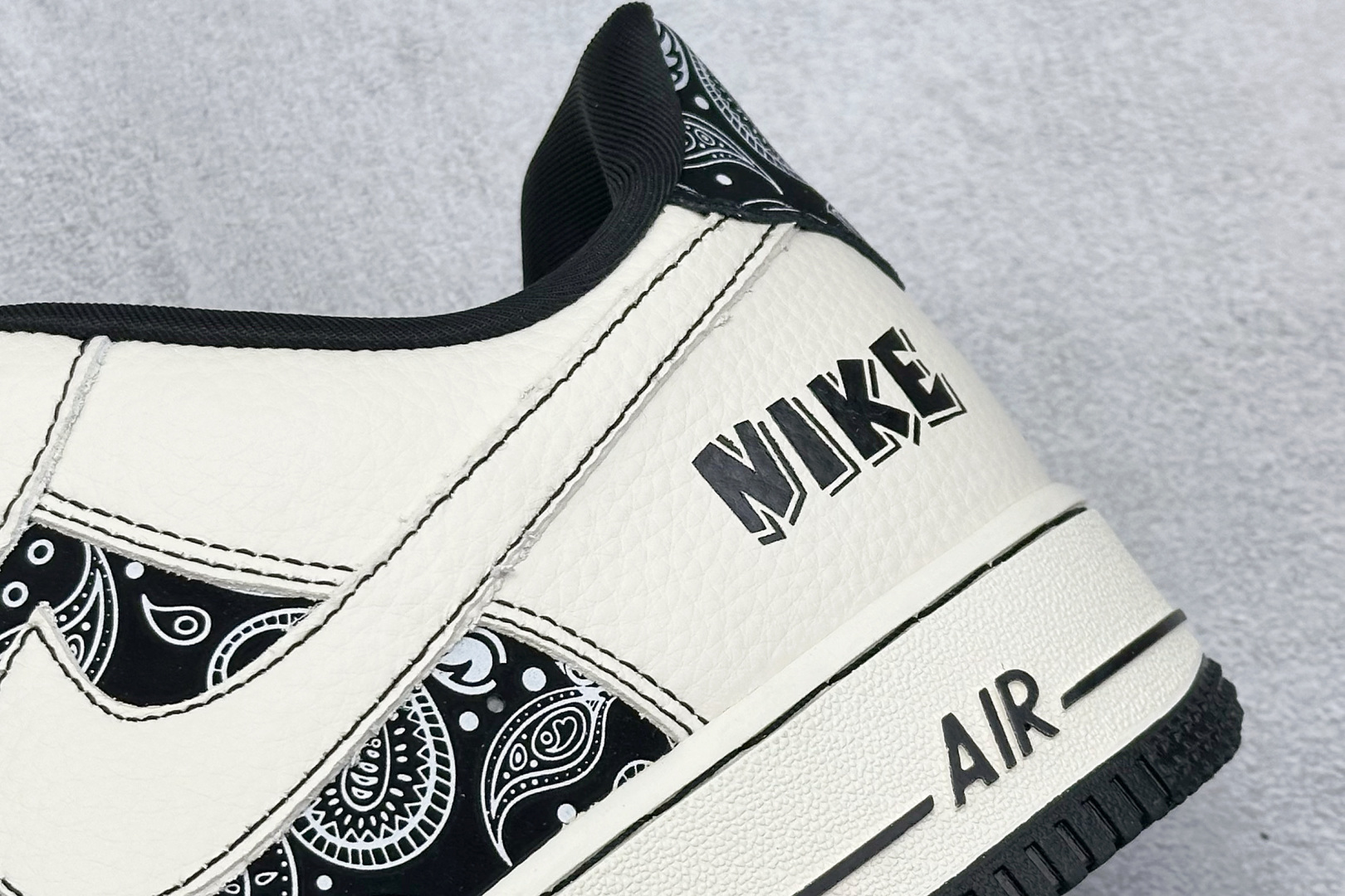 SC版Nike Air Force 1'07 Low 腰果花 经典白黑 空军一号低帮休闲板鞋 ZD1988-005-莆田鞋,莆田鞋货源,高仿鞋,高仿鞋货源,安福档口,莆田高仿鞋,莆田鞋批发,高仿鞋批发,莆田高仿运动鞋,高仿运动鞋,莆田运动鞋 SC版Nike Air Force 1'07 Low 腰果花 经典白黑 空军一号低帮休闲板鞋 ZD1988-005