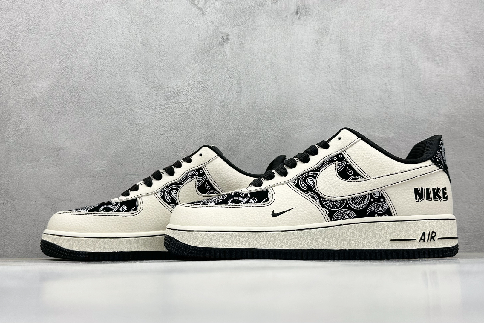 SC版Nike Air Force 1'07 Low 腰果花 经典白黑 空军一号低帮休闲板鞋 ZD1988-005-莆田鞋,莆田鞋货源,高仿鞋,高仿鞋货源,安福档口,莆田高仿鞋,莆田鞋批发,高仿鞋批发,莆田高仿运动鞋,高仿运动鞋,莆田运动鞋 SC版Nike Air Force 1'07 Low 腰果花 经典白黑 空军一号低帮休闲板鞋 ZD1988-005