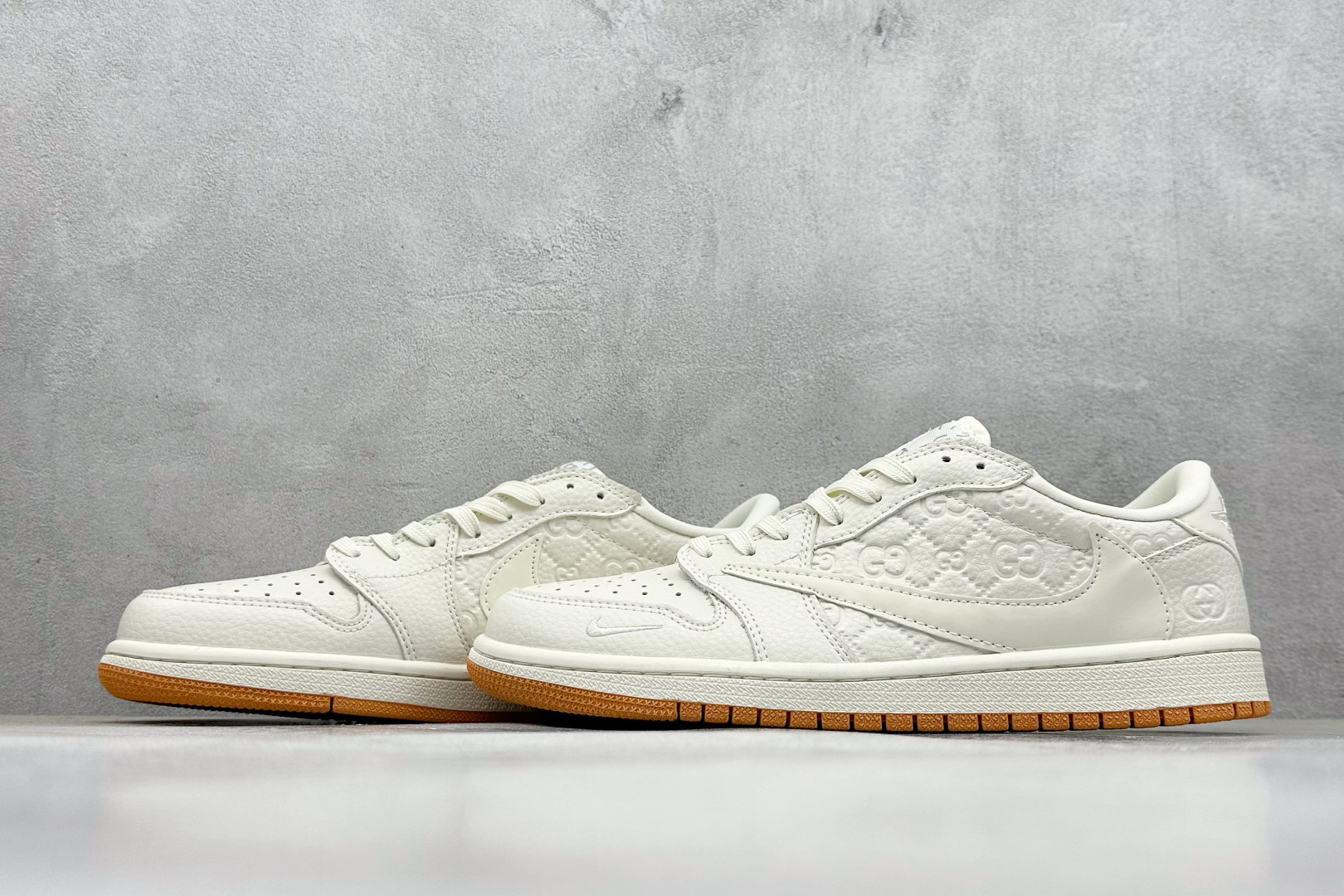 XC版Travis Scott x Nike Air Jordan 1 Low x GUCCI Air Jordan 1 Low 反转米白小勾倒钩 LD2028-049