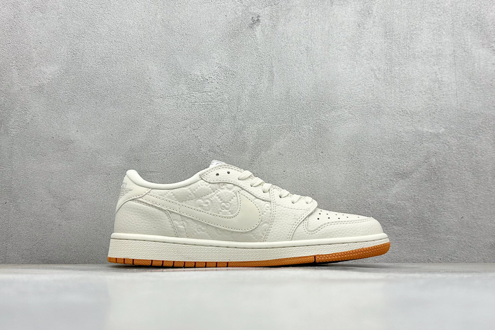 XC版Travis Scott x Nike Air Jordan 1 Low x GUCCI Air Jordan 1 Low 反转米白小勾倒钩 LD2028-049