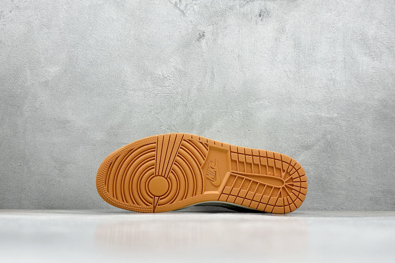 XC版Travis Scott x Nike Air Jordan 1 Low x GUCCI Air Jordan 1 Low 反转米白小勾倒钩 LD2028-049