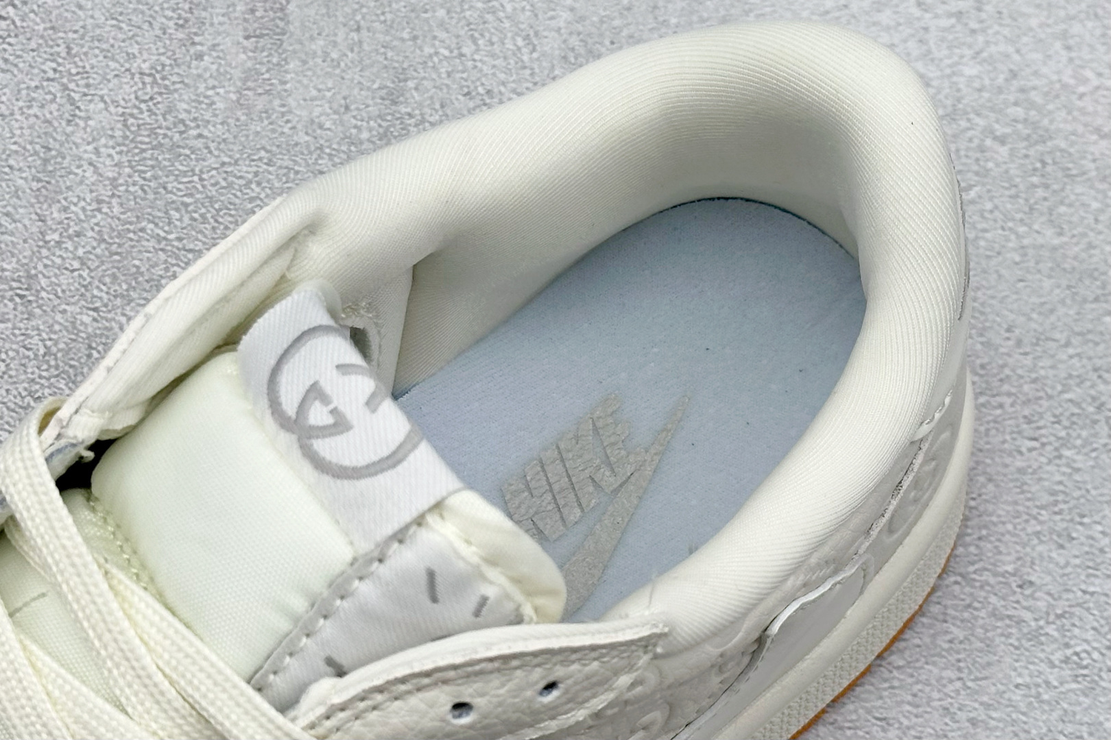 XC版Travis Scott x Nike Air Jordan 1 Low x GUCCI Air Jordan 1 Low 反转米白小勾倒钩 LD2028-049