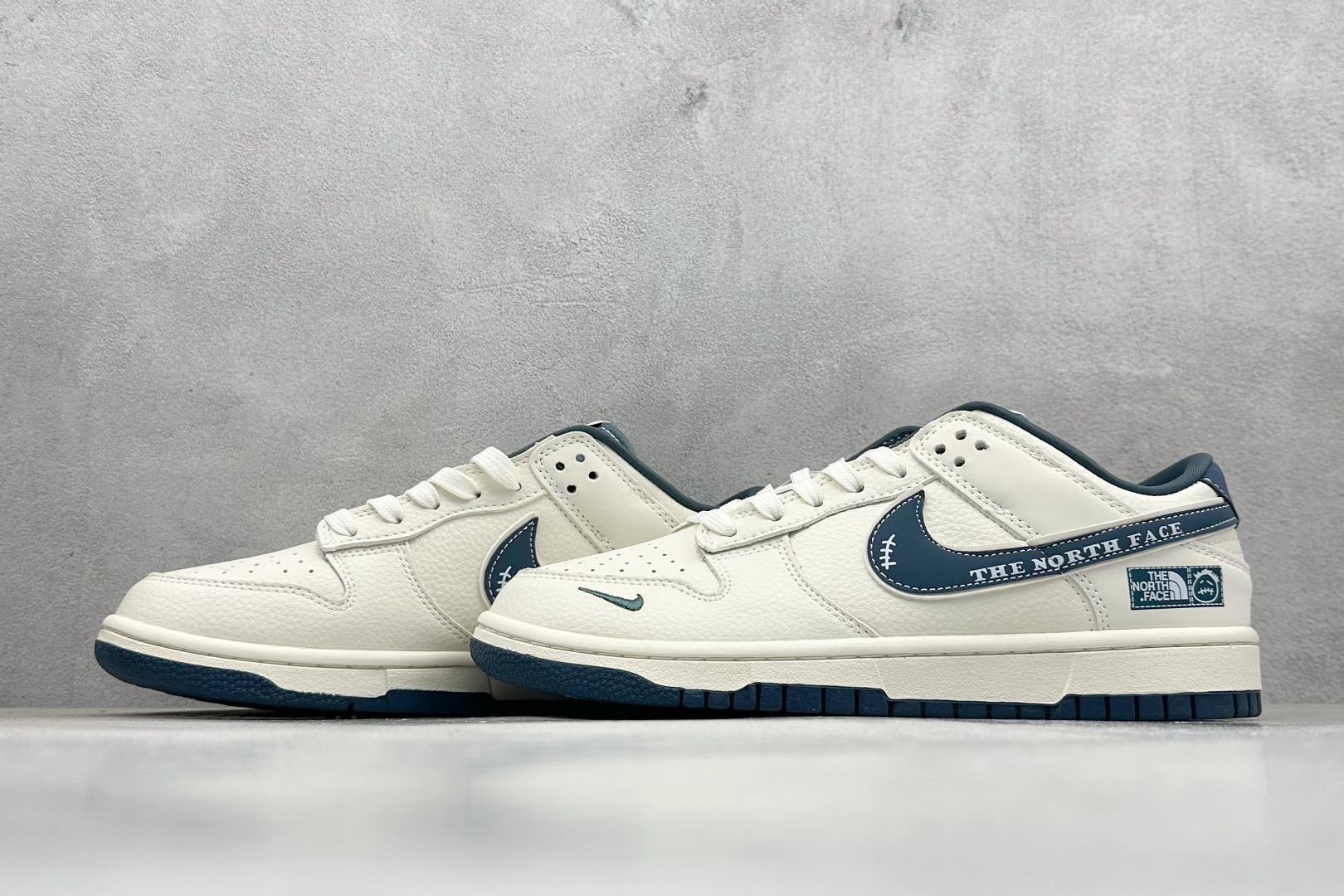 XC版Nike SB Dunk Low“ 北面联名——米蓝字母勾” 周年高端定制 低帮休闲板鞋 SR2025-003