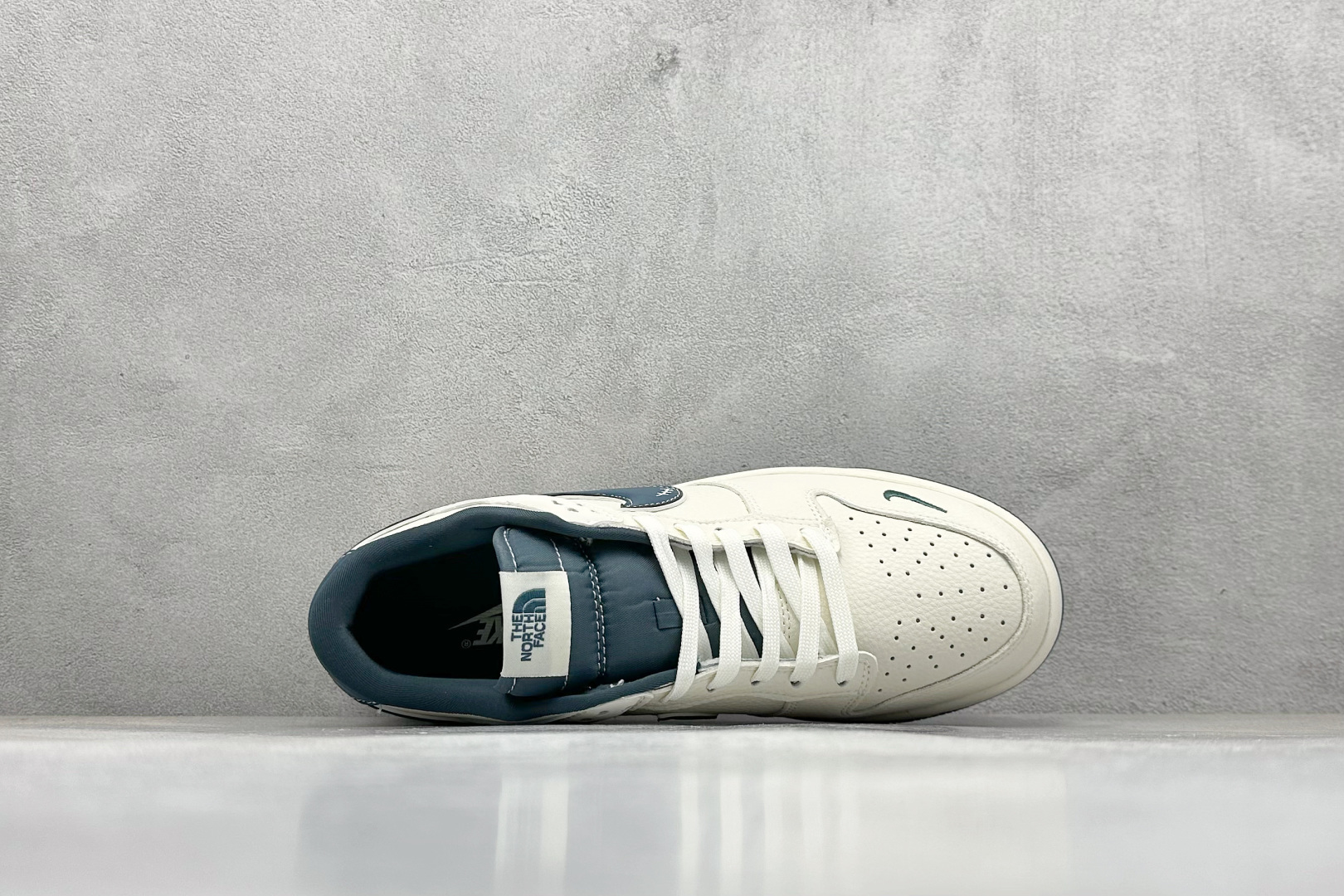 XC版Nike SB Dunk Low“ 北面联名——米蓝字母勾” 周年高端定制 低帮休闲板鞋 SR2025-003