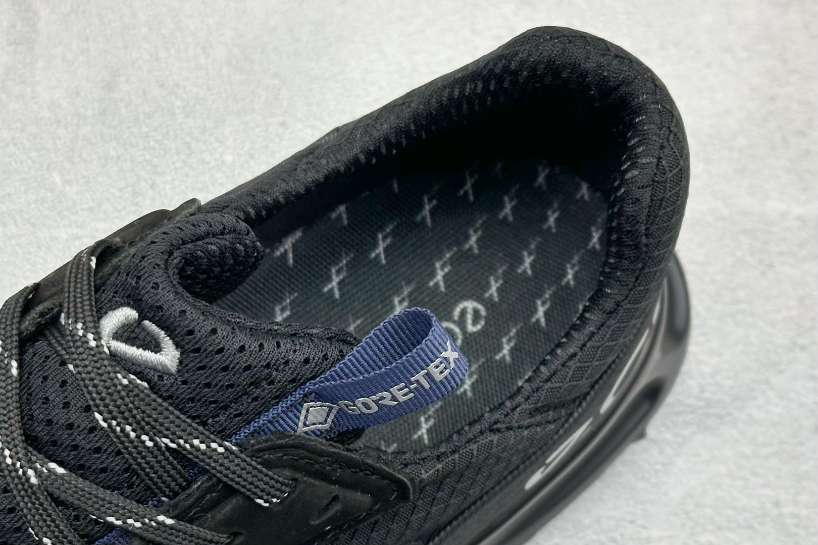 300 Ecco 爱步健步BIOM2.1越野防水透气休闲跑步鞋 8228345