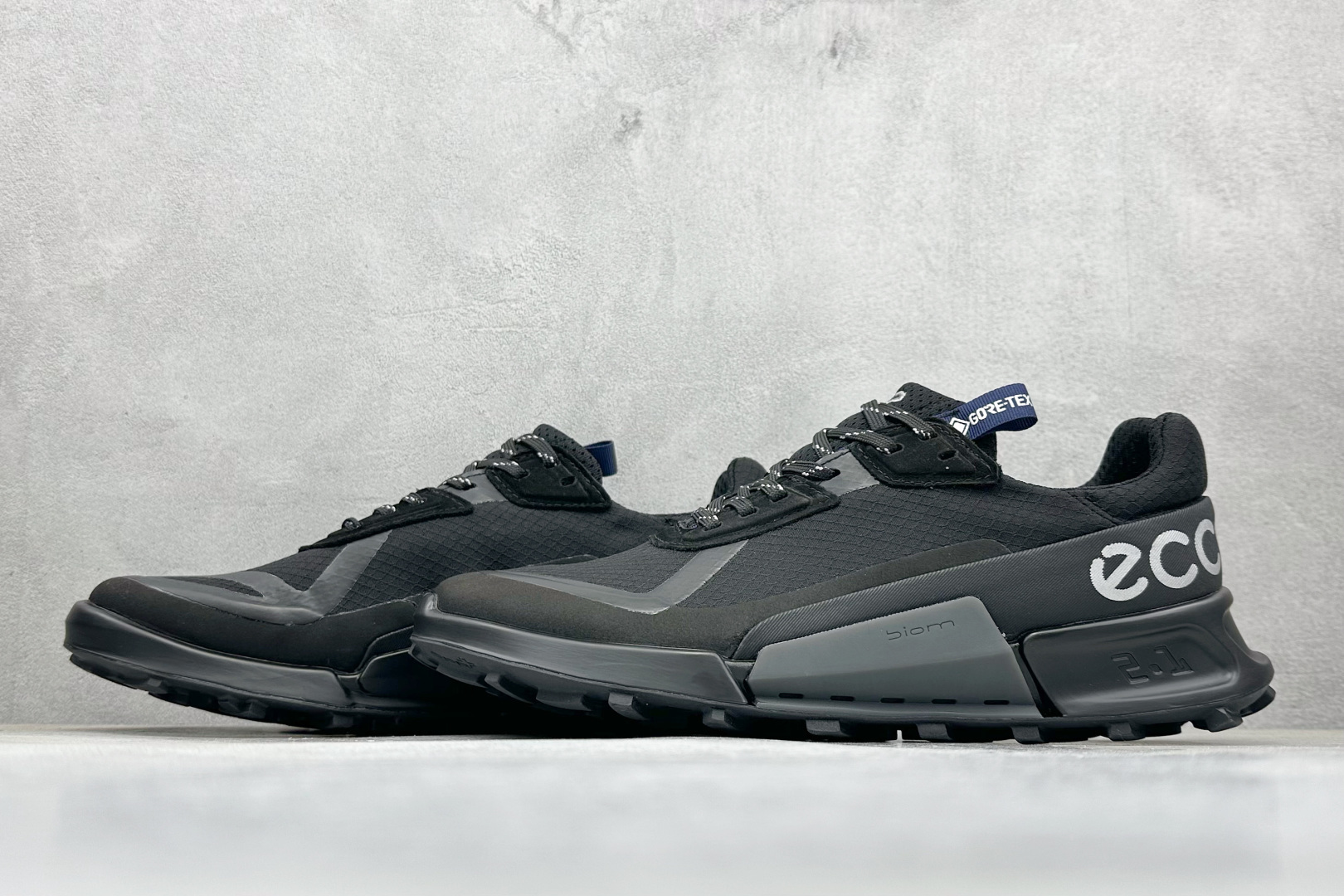 300 Ecco 爱步健步BIOM2.1越野防水透气休闲跑步鞋 8228345