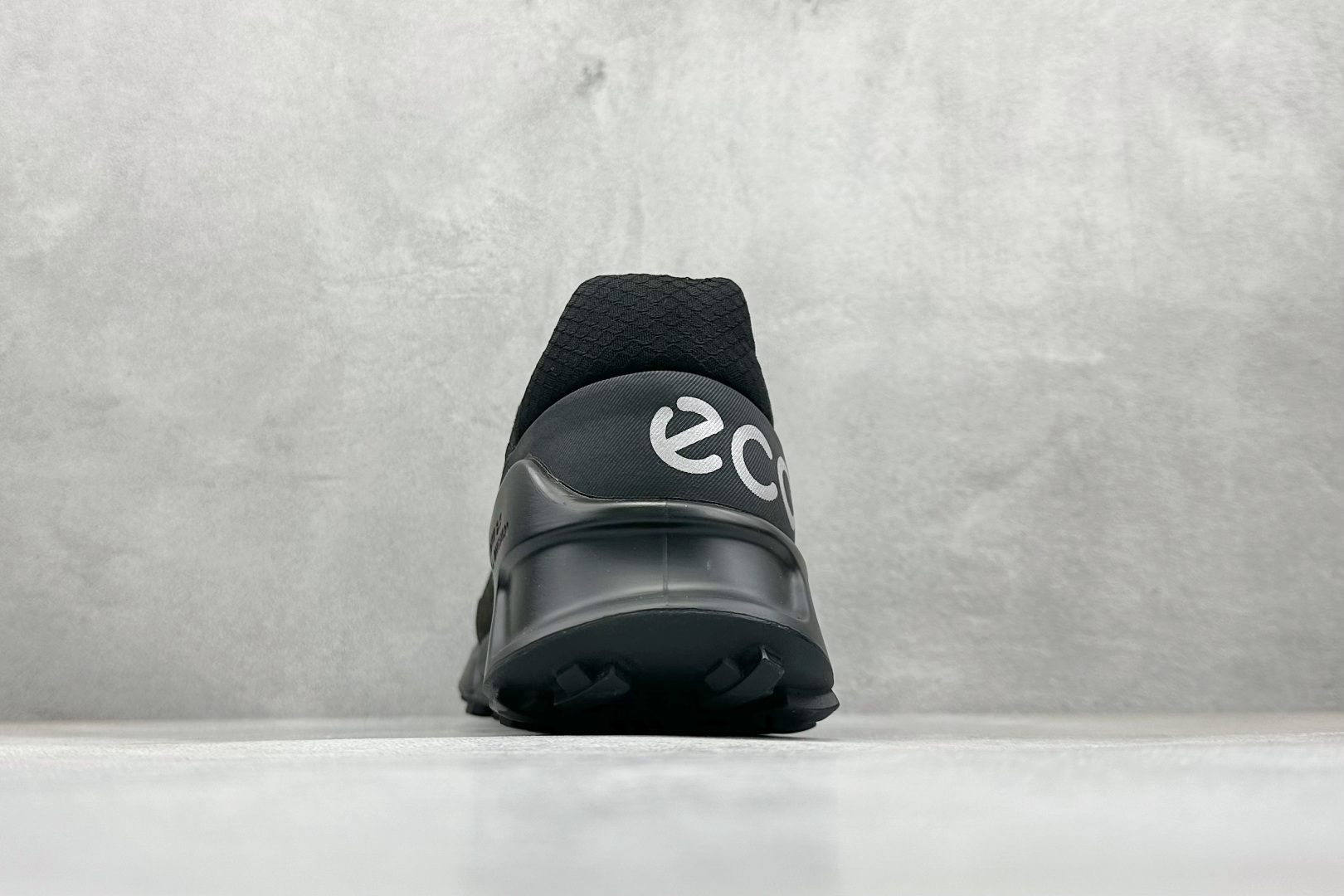 300 Ecco 爱步健步BIOM2.1越野防水透气休闲跑步鞋 8228345