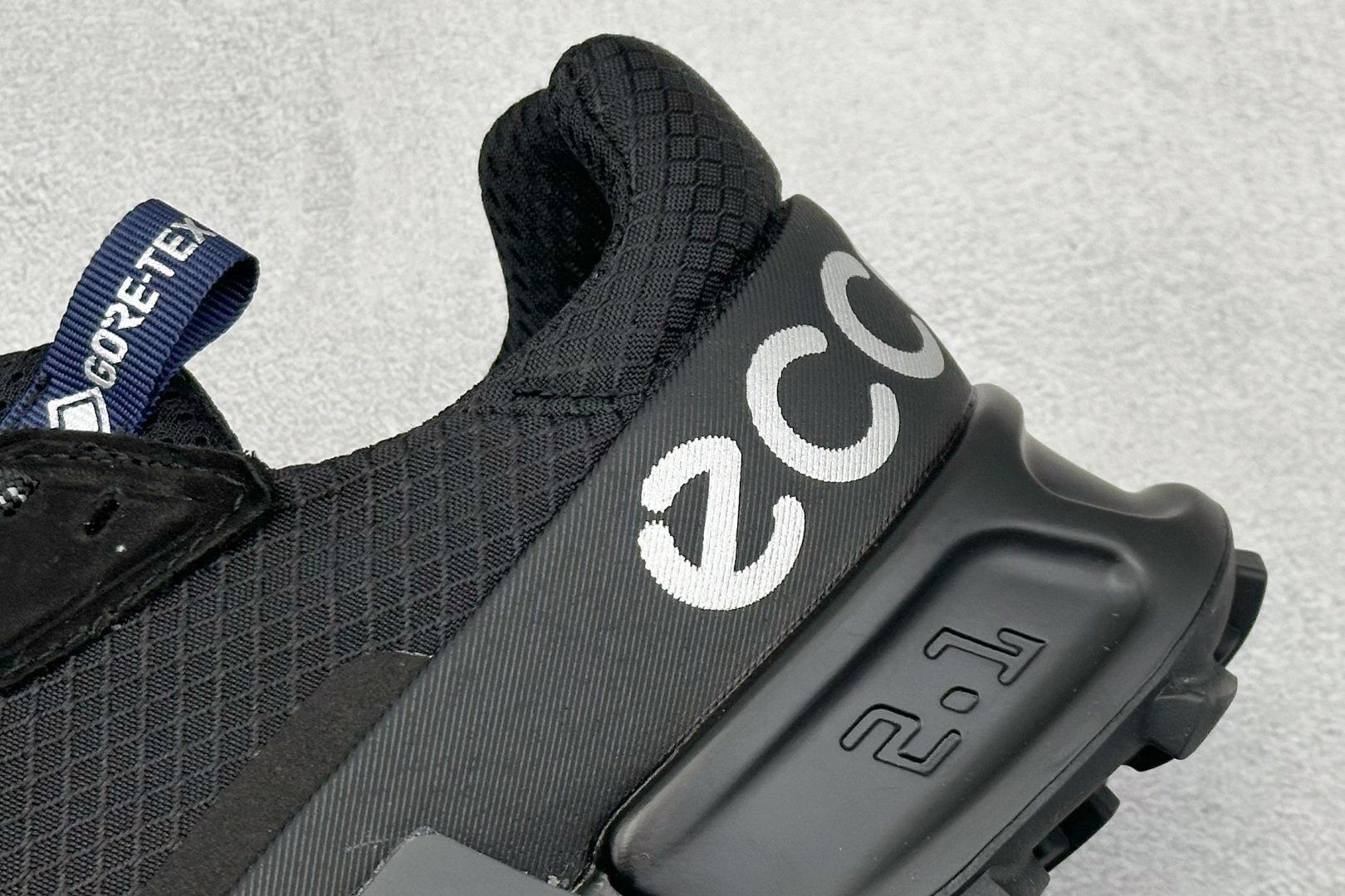 300 Ecco 爱步健步BIOM2.1越野防水透气休闲跑步鞋 8228345