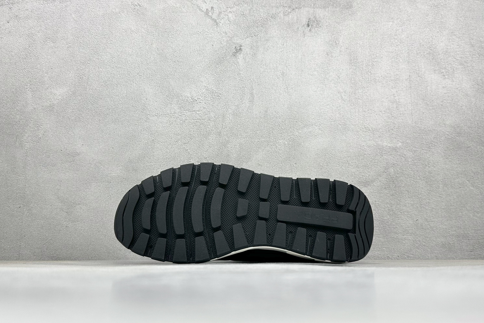 380 PRADA普拉达 厚底徽标系带运动休闲男鞋系列 2EE367_3LGO_F0002_F_G000