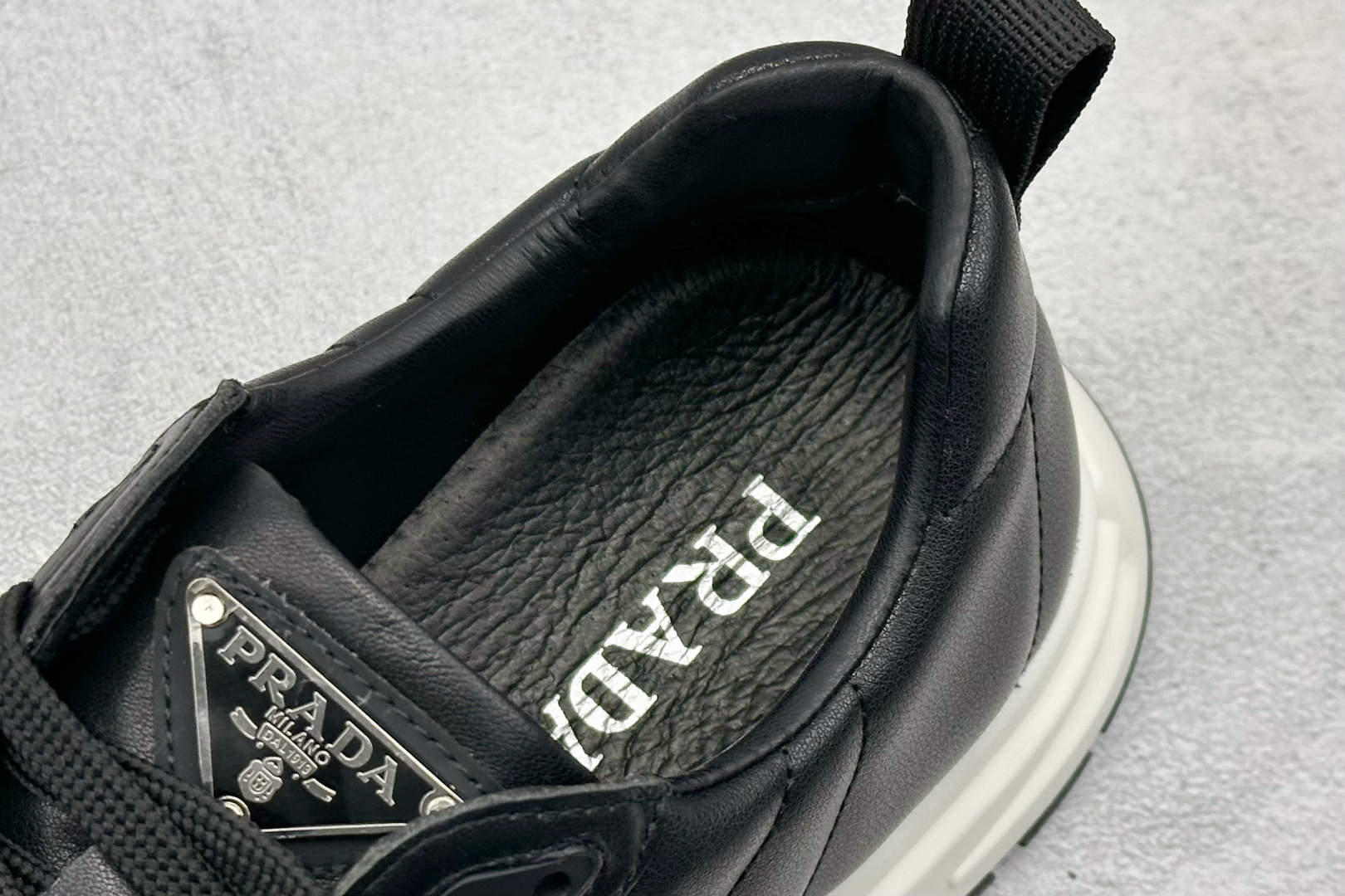 380 PRADA普拉达 厚底徽标系带运动休闲男鞋系列 2EE367_3LGO_F0002_F_G000