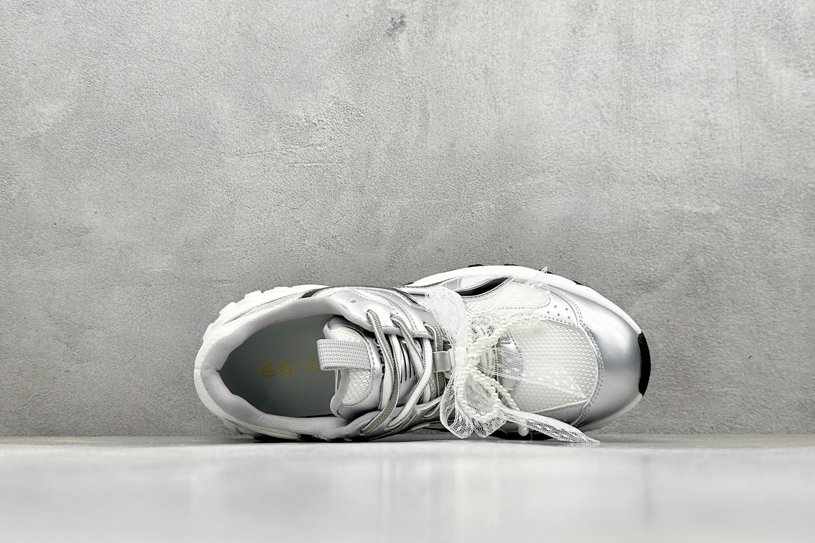 200 2025赵露思 新晋潮流鞋靴品牌GG-CC雷丝珍珠链休闲运动鞋系列-Chinese UA Cheap High Quatity Brand Clothes Bags handbags Sneakers wholesale wholesaler seller from China Factory suppliers Fashion Clothing Shoes best Quality Beautiful Price 200 2025赵露思 新晋潮流鞋靴品牌GG-CC雷丝珍珠链休闲运动鞋系列