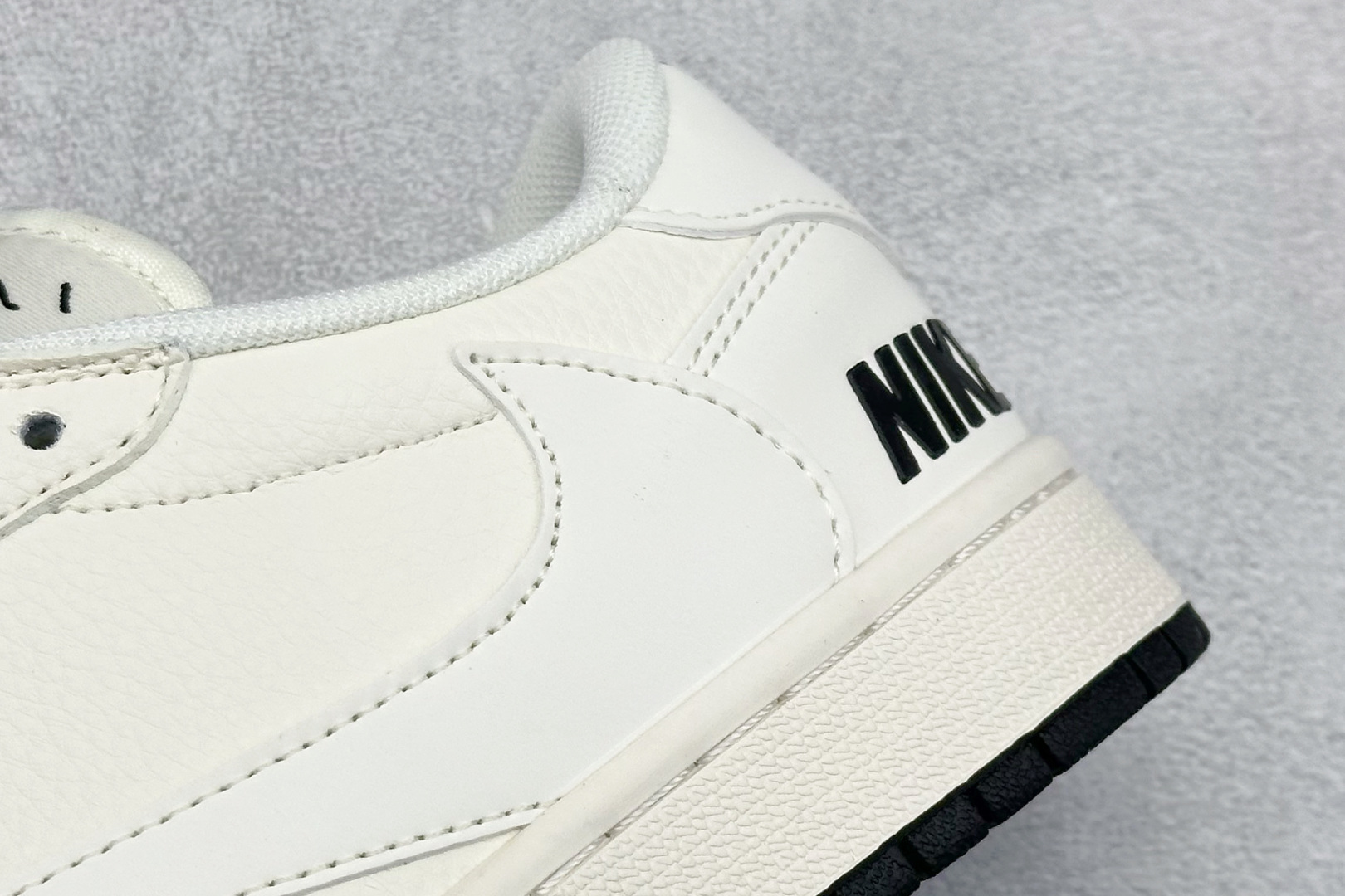 Travis Scott x Nike Air Jordan 1 Low x NIKE Air Jordan 1 Low 反转米白黑小勾满天星倒钩 JP1628-254