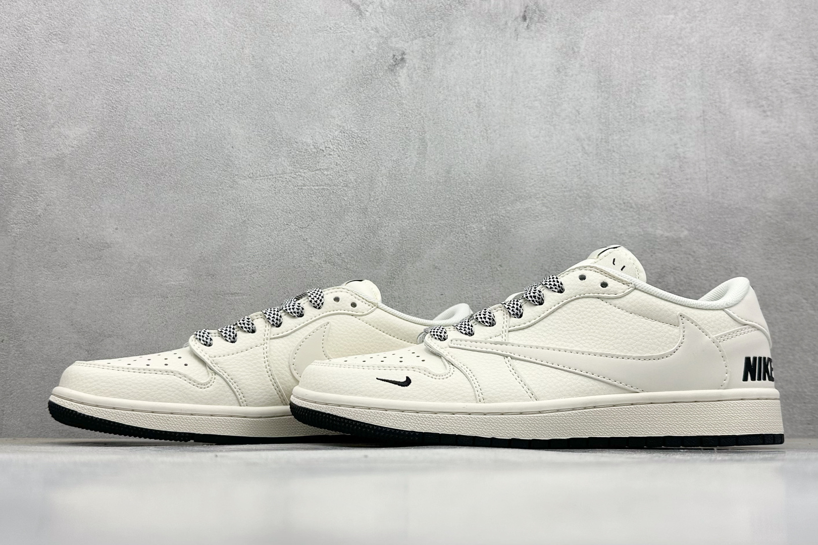 Travis Scott x Nike Air Jordan 1 Low x NIKE Air Jordan 1 Low 反转米白黑小勾满天星倒钩 JP1628-254