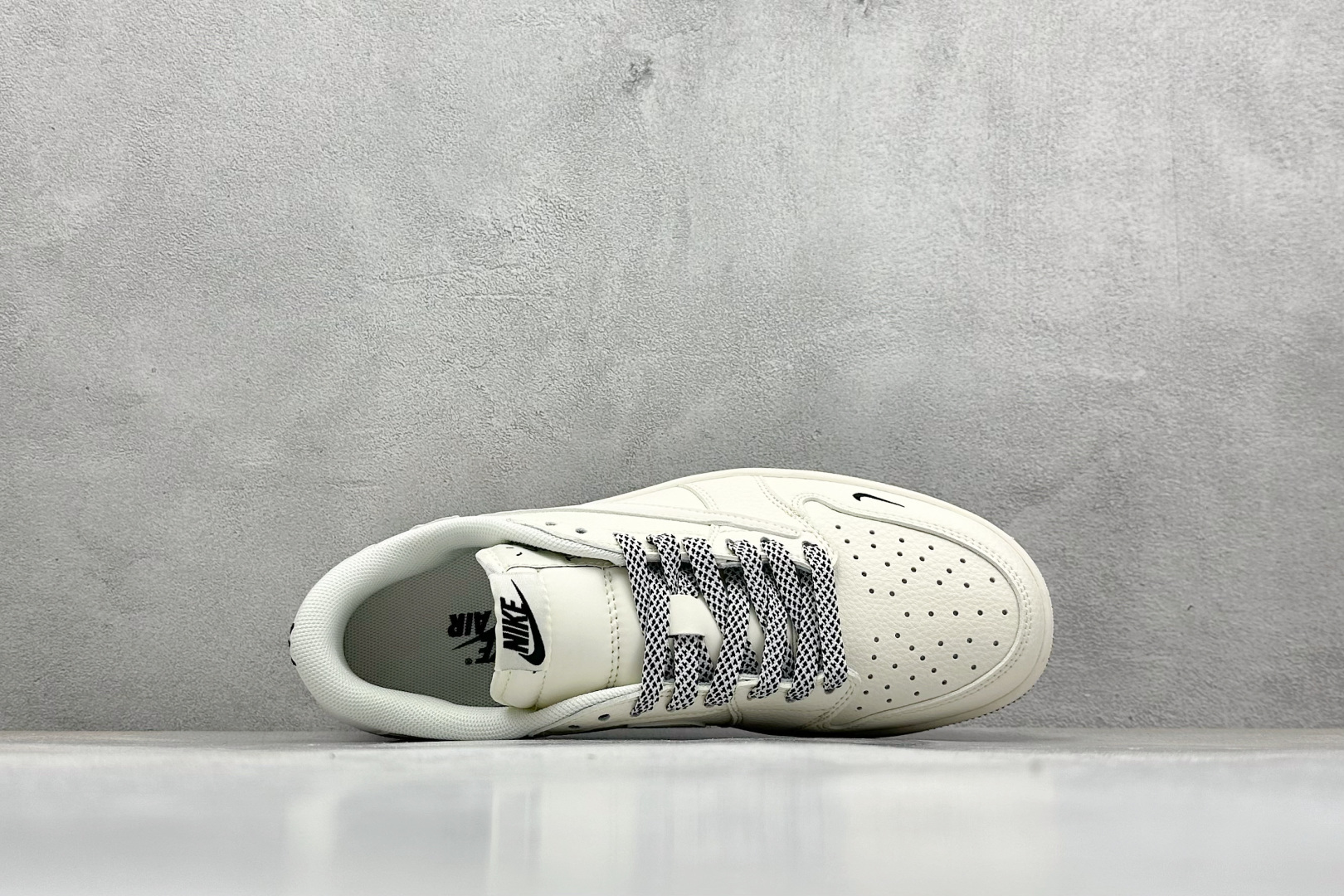 Travis Scott x Nike Air Jordan 1 Low x NIKE Air Jordan 1 Low 反转米白黑小勾满天星倒钩 JP1628-254