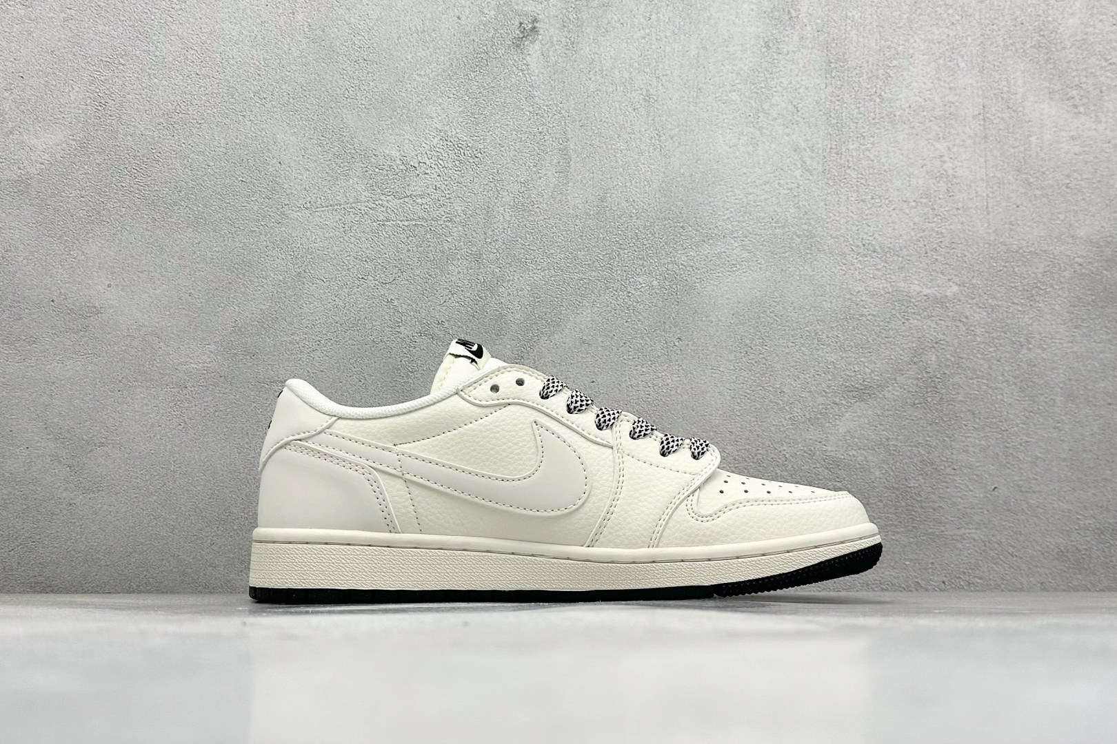 Travis Scott x Nike Air Jordan 1 Low x NIKE Air Jordan 1 Low 反转米白黑小勾满天星倒钩 JP1628-254