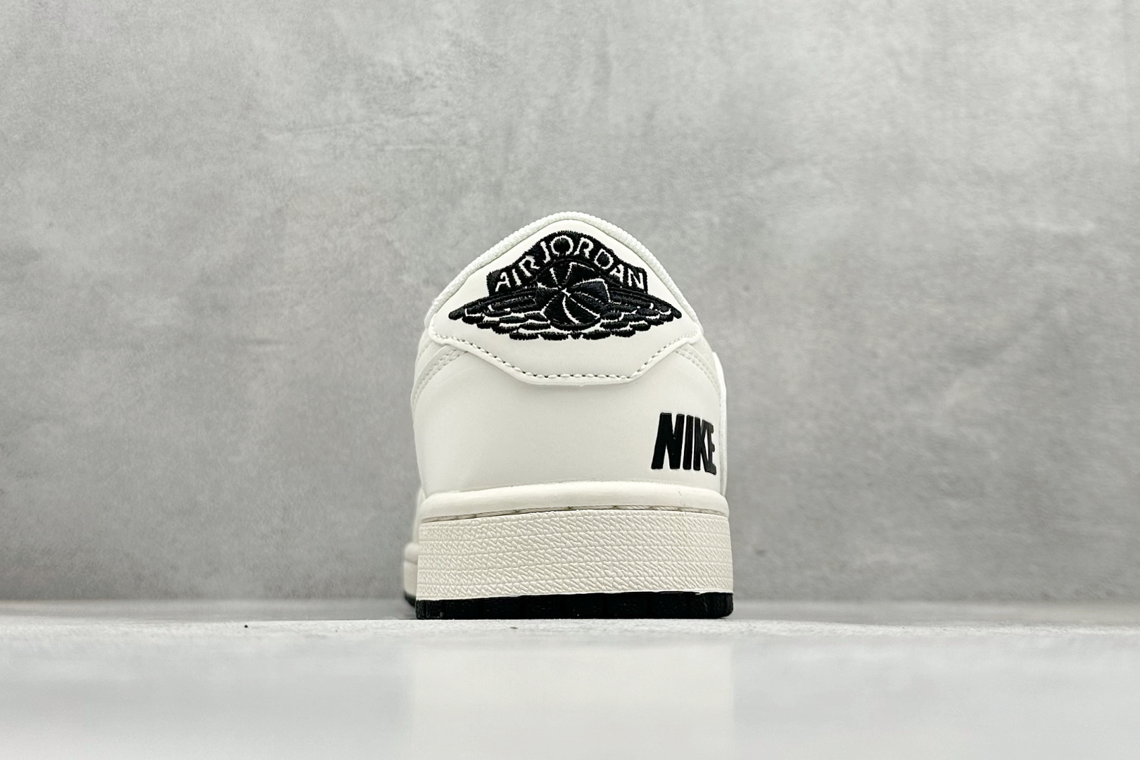 Travis Scott x Nike Air Jordan 1 Low x NIKE Air Jordan 1 Low 反转米白黑小勾满天星倒钩 JP1628-254