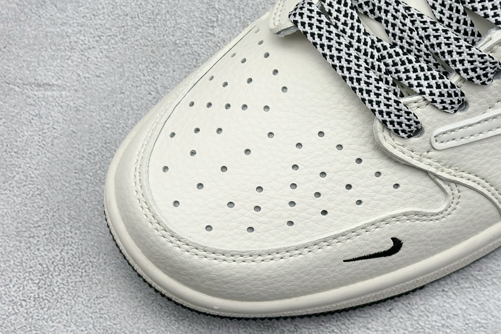 Travis Scott x Nike Air Jordan 1 Low x NIKE Air Jordan 1 Low 反转米白黑小勾满天星倒钩 JP1628-254