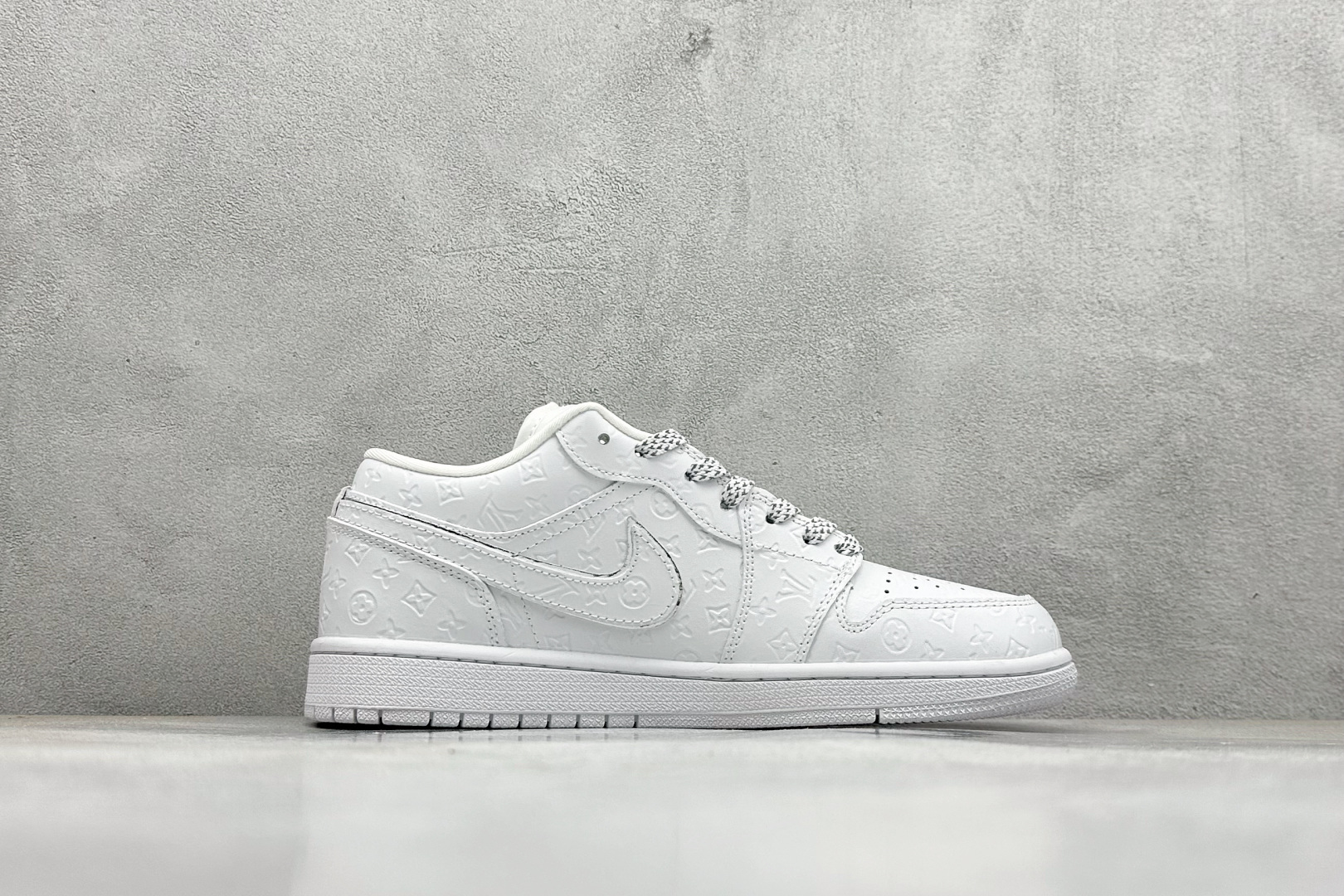 Air Jordan 1 Low AJ1 乔1 “LV路易威登联名---纯白立体LV印花”高端定制 低帮复古篮球鞋 LR2025-010