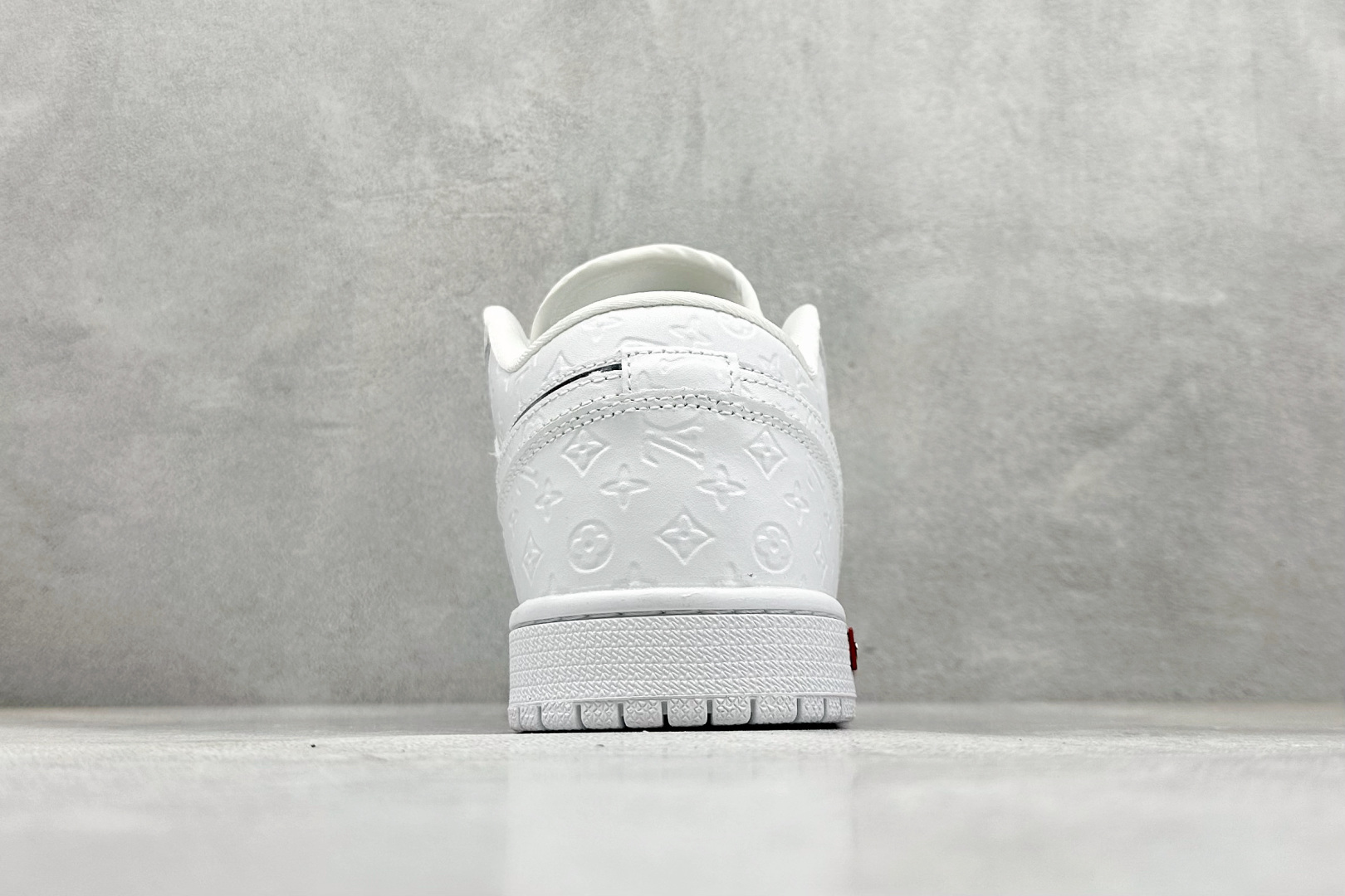 Air Jordan 1 Low AJ1 乔1 “LV路易威登联名---纯白立体LV印花”高端定制 低帮复古篮球鞋 LR2025-010