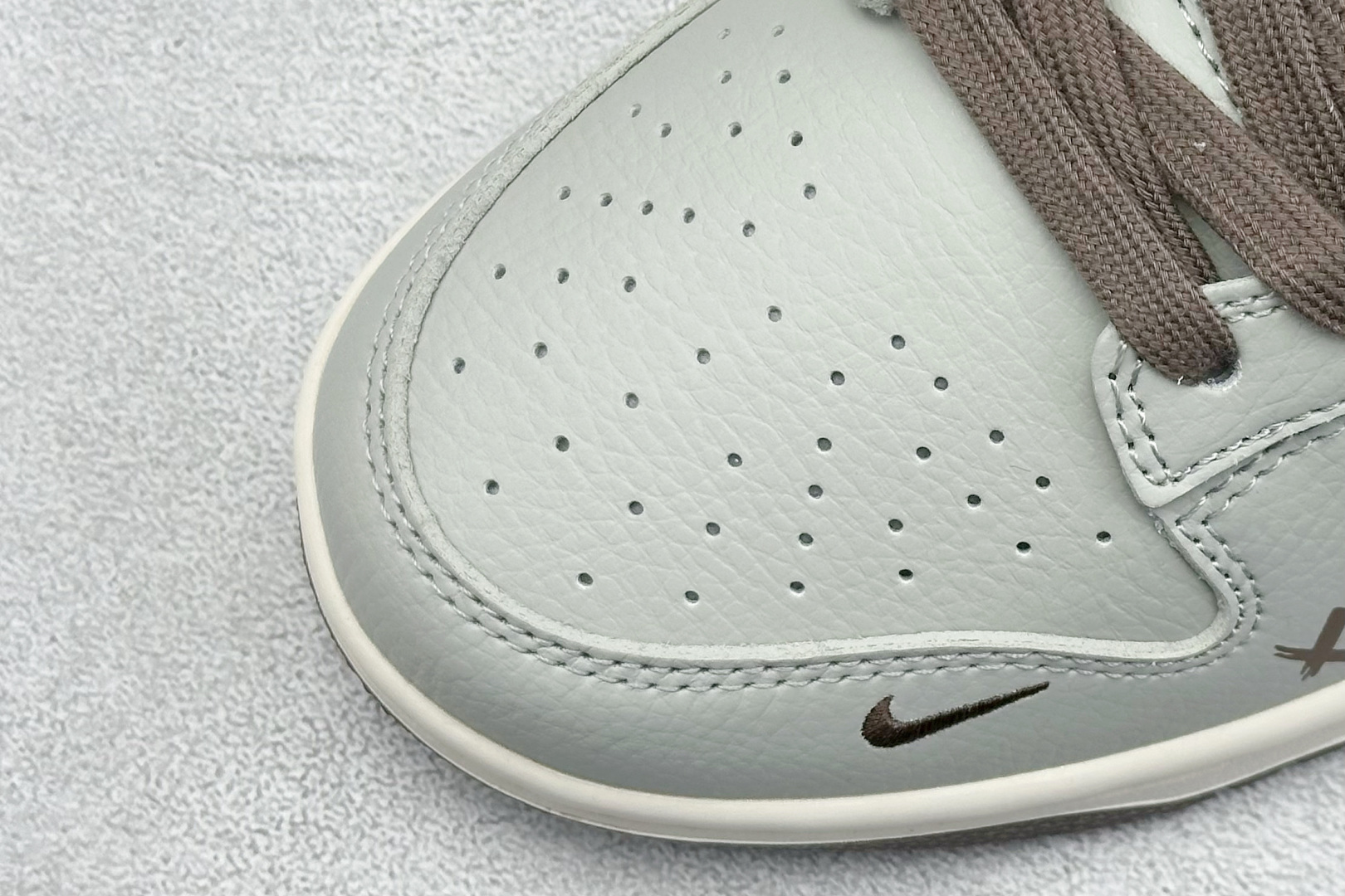 Nike SB Dunk Low x 鬼脸联名 XD1588-235