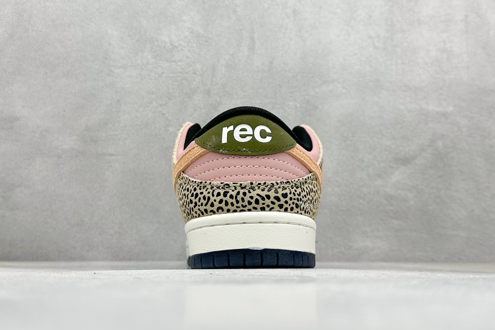 史诗级Arts-Rec Skateshop x Nike SB Dunk Low Pro 联名款 低帮休闲板鞋 IH3211-200