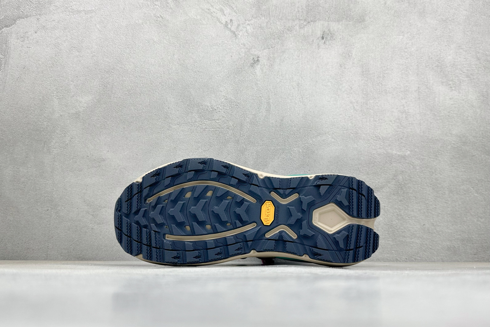 260 BF版HOKA ONE ONE KAHA 3 HIGH GTX 高帮专业越野跑步鞋 1162530/VMN