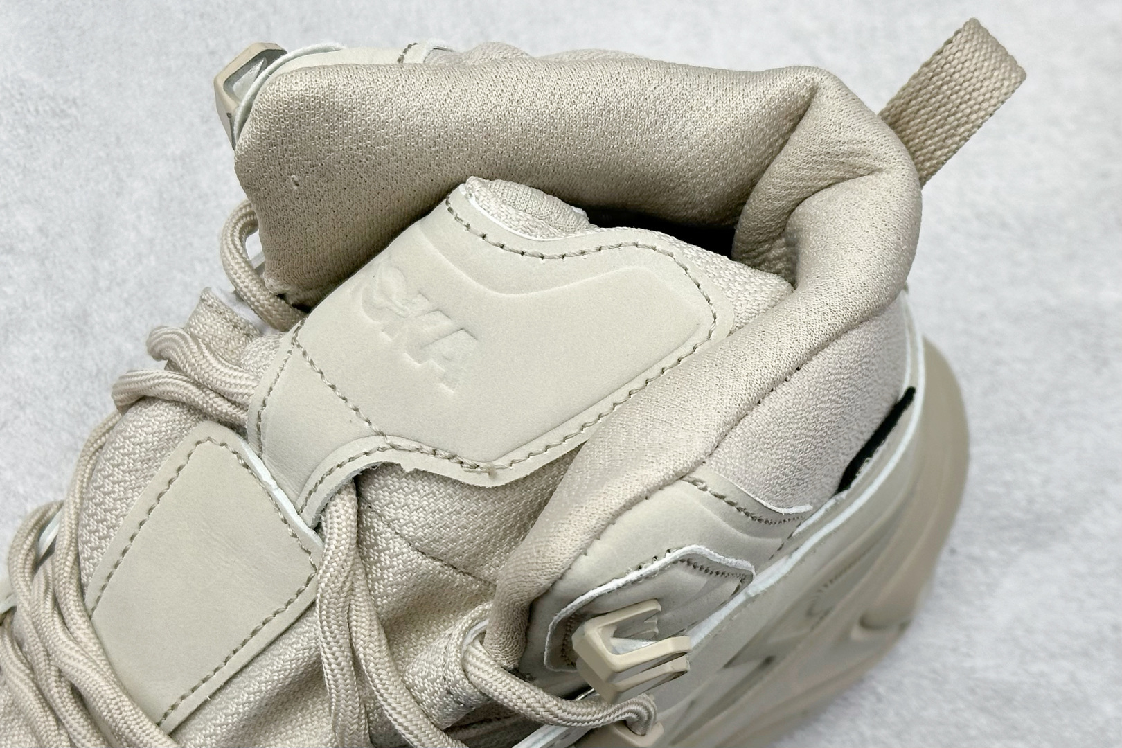 260 HOKA ONE ONE KAHA 3 HIGH GTX 高帮专业越野跑步鞋 1162530/RWL