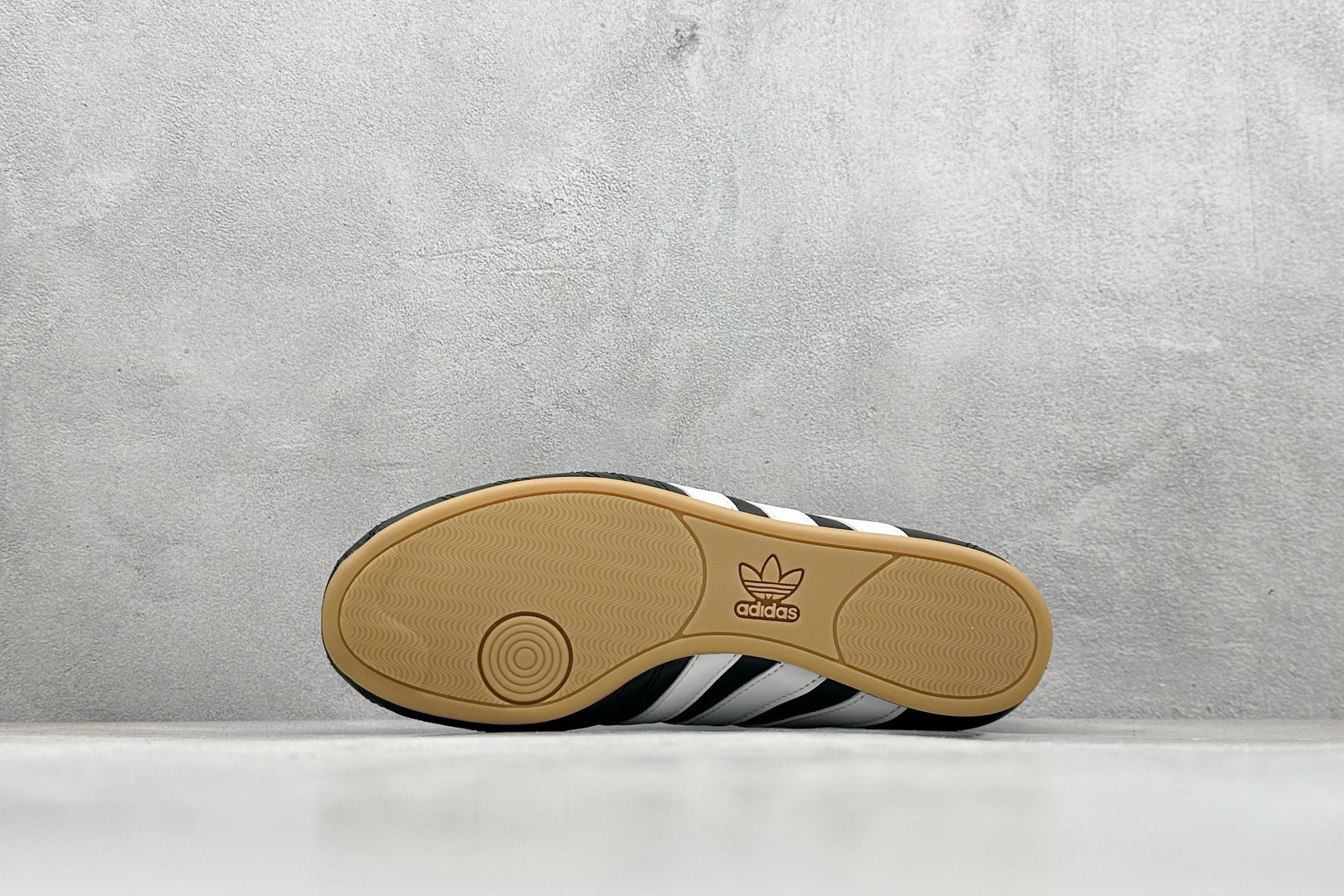 150 Adidas Originals Taekwondo 阿迪包裏性运动舒适防滑耐磨低帮训练鞋 JS1193