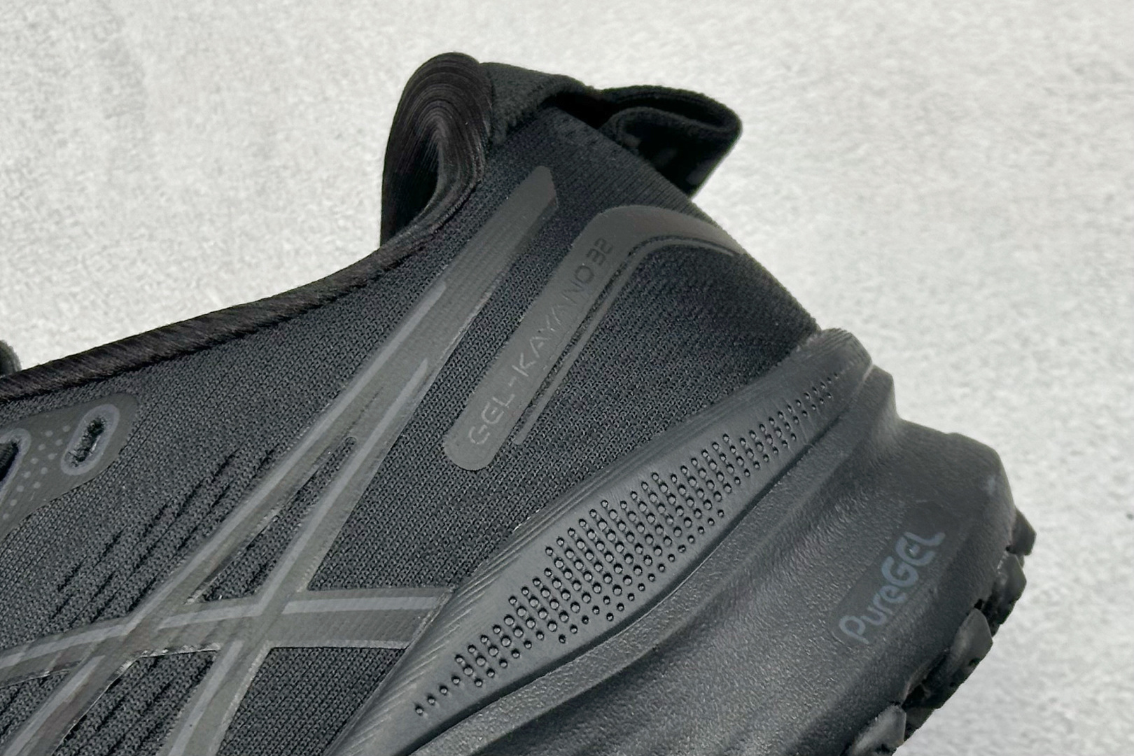 190 Asics GEL-KAYANO 32 时尚舒适 低帮跑步鞋 ASICS (亚瑟士)是日本实业家鬼冢喜八郎创立的跑鞋运动品牌 1011C052-001