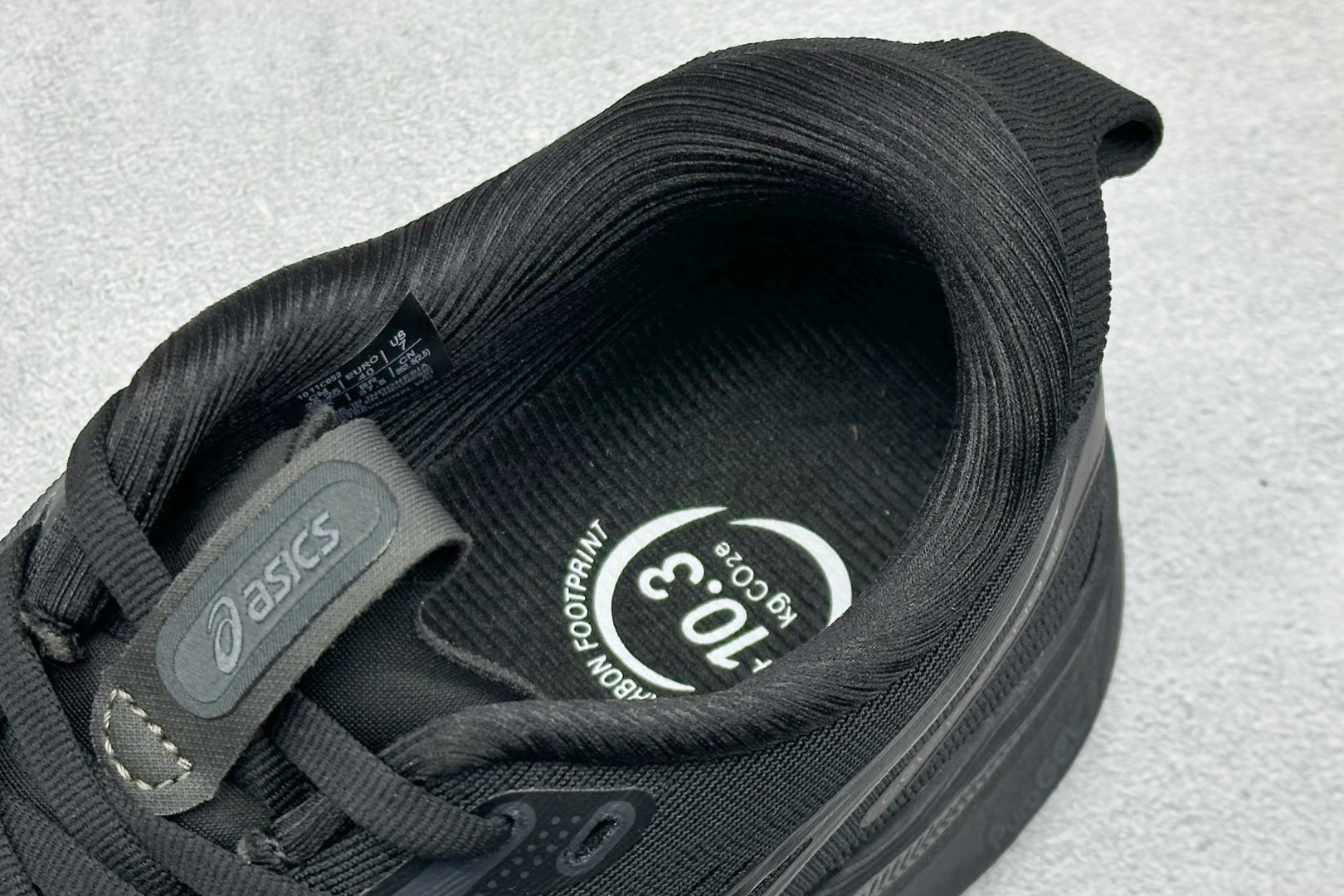 190 Asics GEL-KAYANO 32 时尚舒适 低帮跑步鞋 ASICS (亚瑟士)是日本实业家鬼冢喜八郎创立的跑鞋运动品牌 1011C052-001